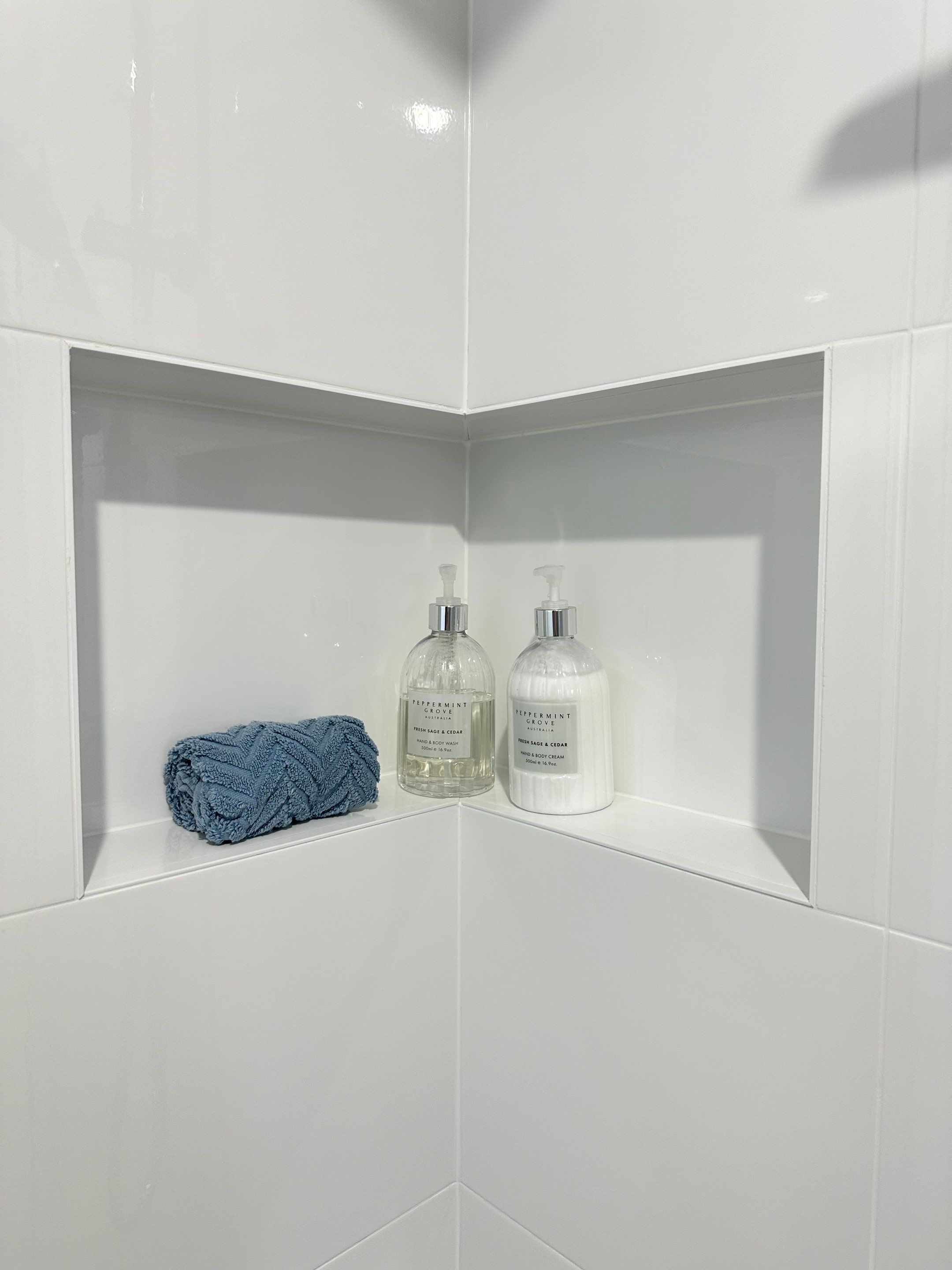 Main Bathroom, Ensuite, Toilet, Powder Room, and Laundry Renovation by Re-seal Bathrooms