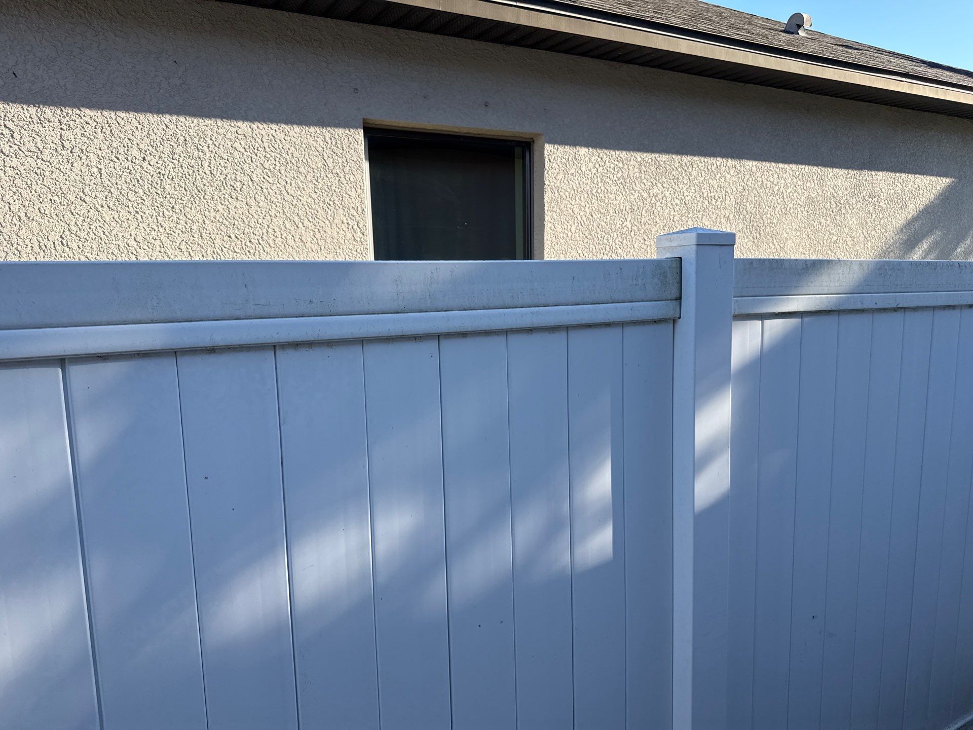 Comprehensive Concrete and Vinyl Fence Cleaning in Willow Walk Community, Palmetto, FL by Sunshine AquaWash