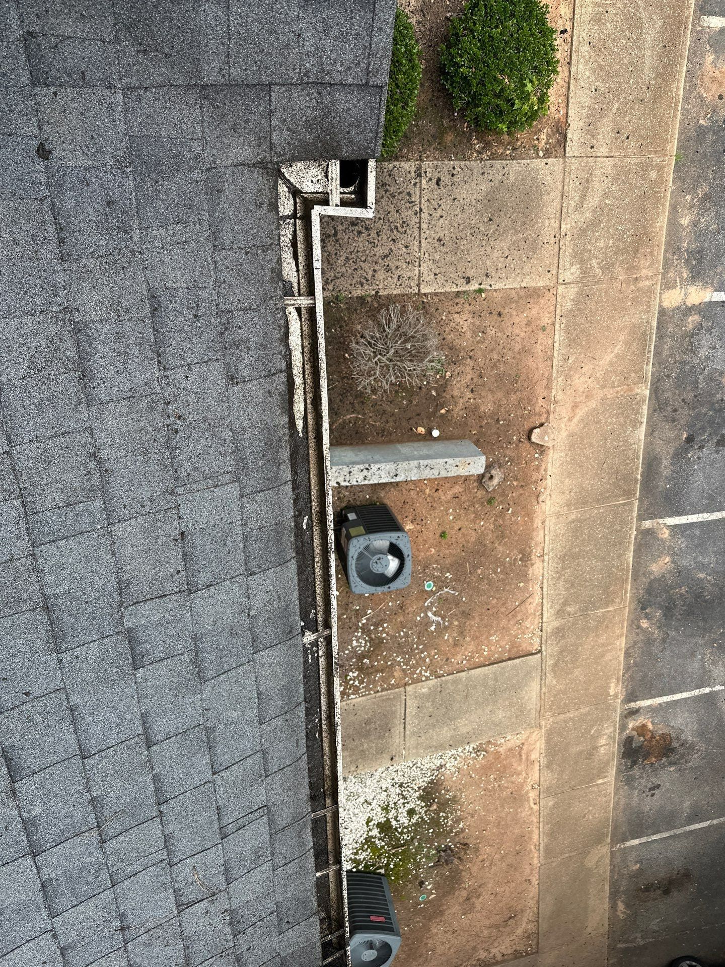 HOA gutter cleaning after photo.