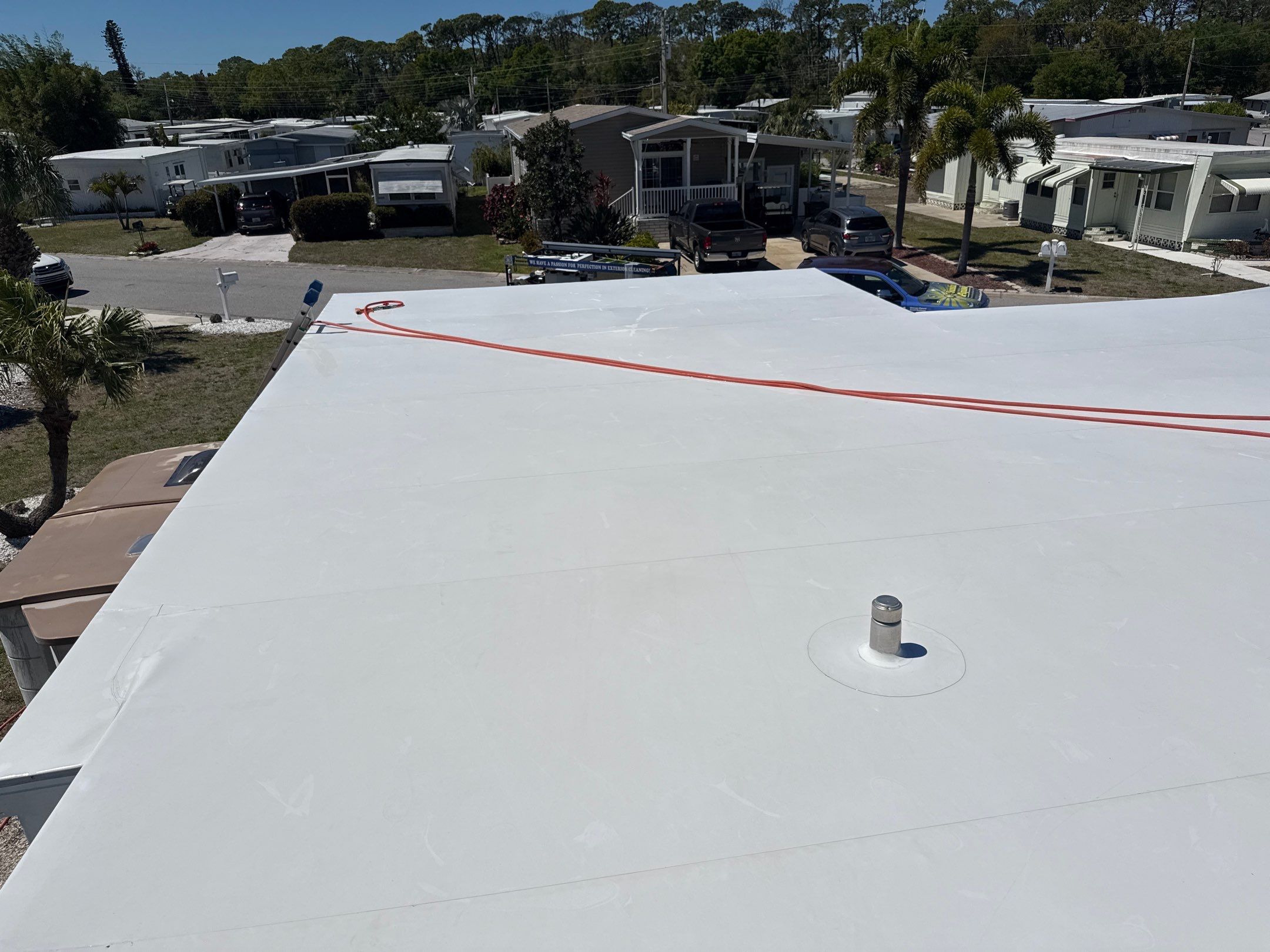 TPO Roof Cleaning – Tri-Par Estates, Sarasota, FL (5-Star Review) by Sunshine AquaWash