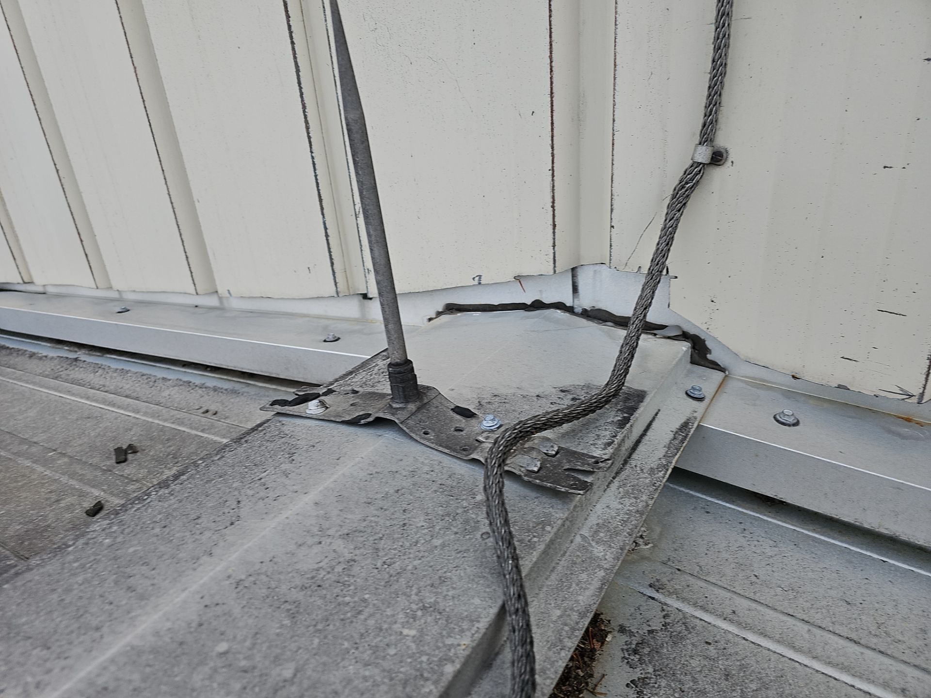 HP Starr For Lezzer Lumber  by 768 ROOF, LLC.