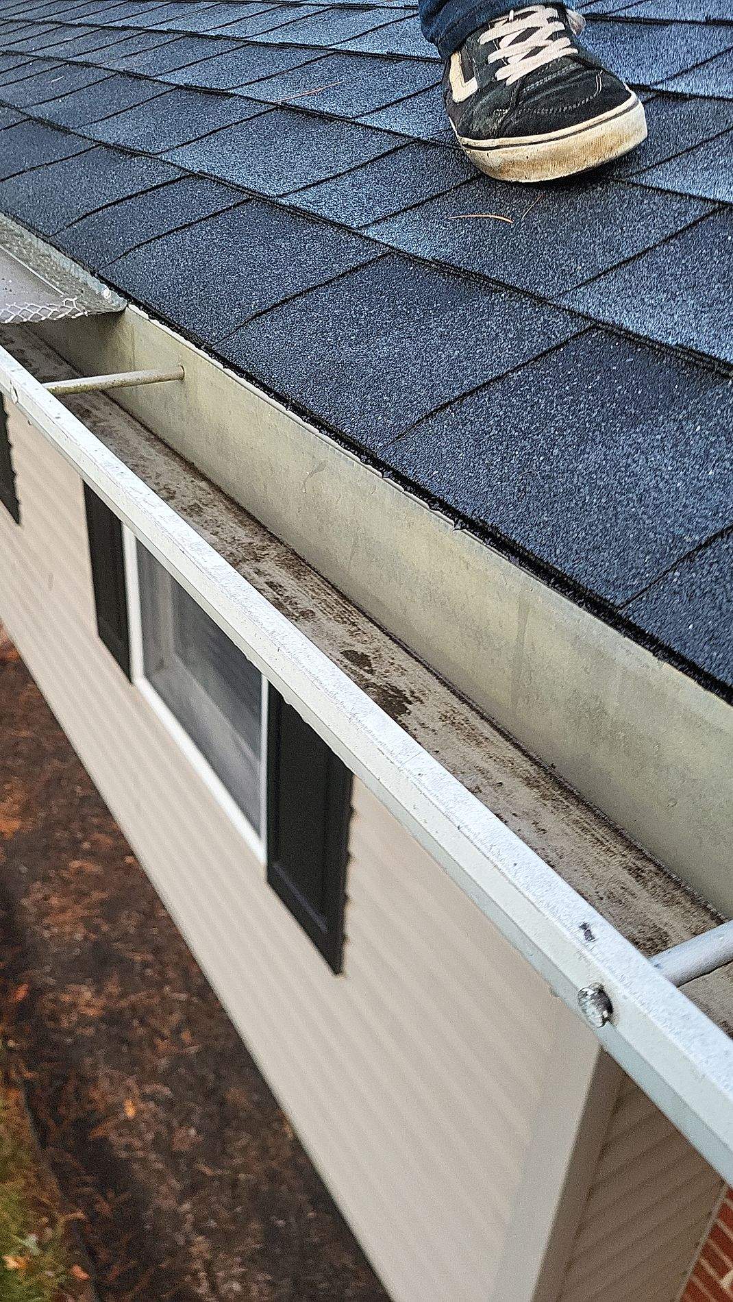 Gutter Repair, Gutter Cleaning, Gutter Guards by Roof Right Inc