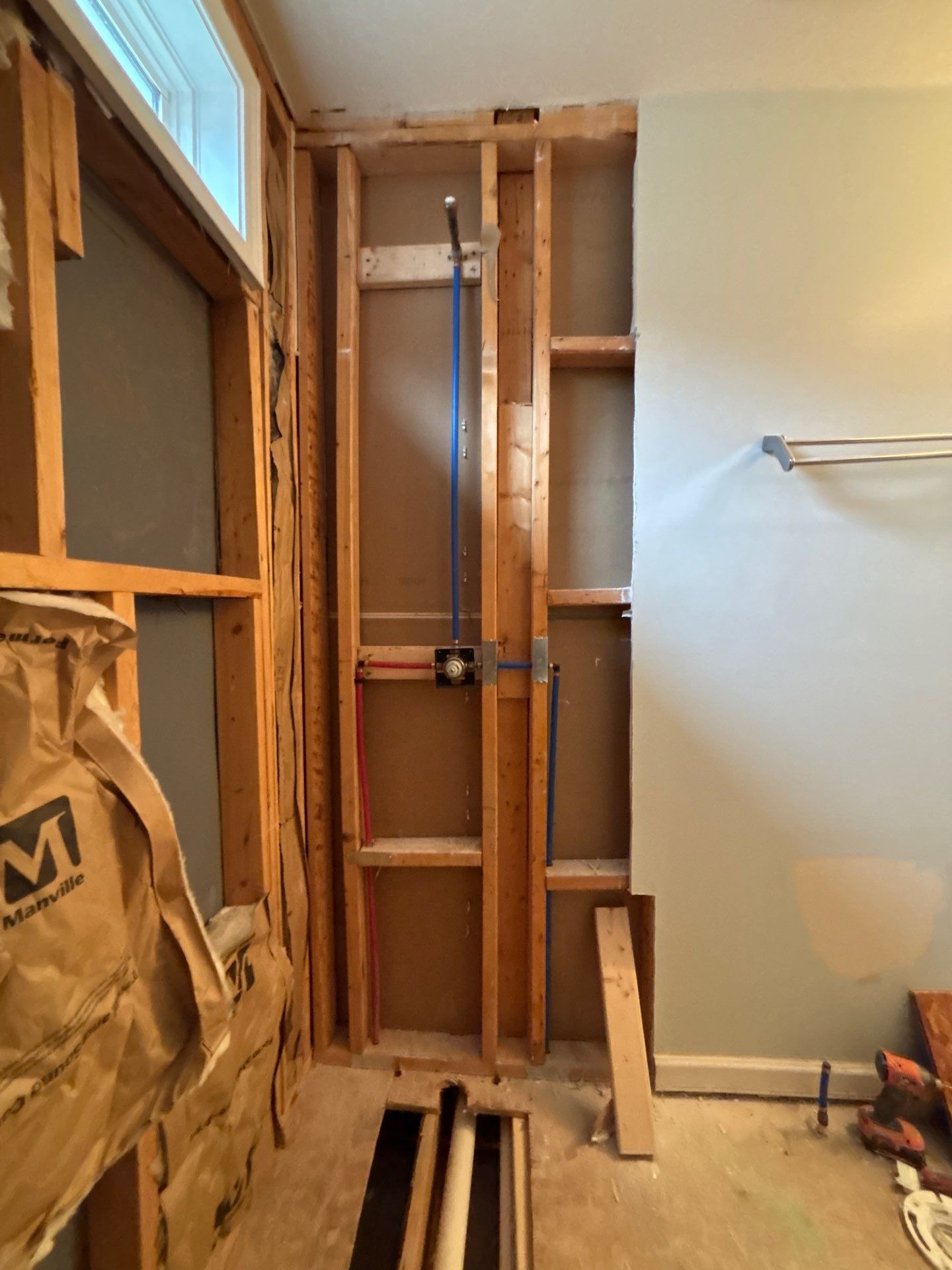 Two bathrooms renovation (hallway and master bathroom) by Prudencio