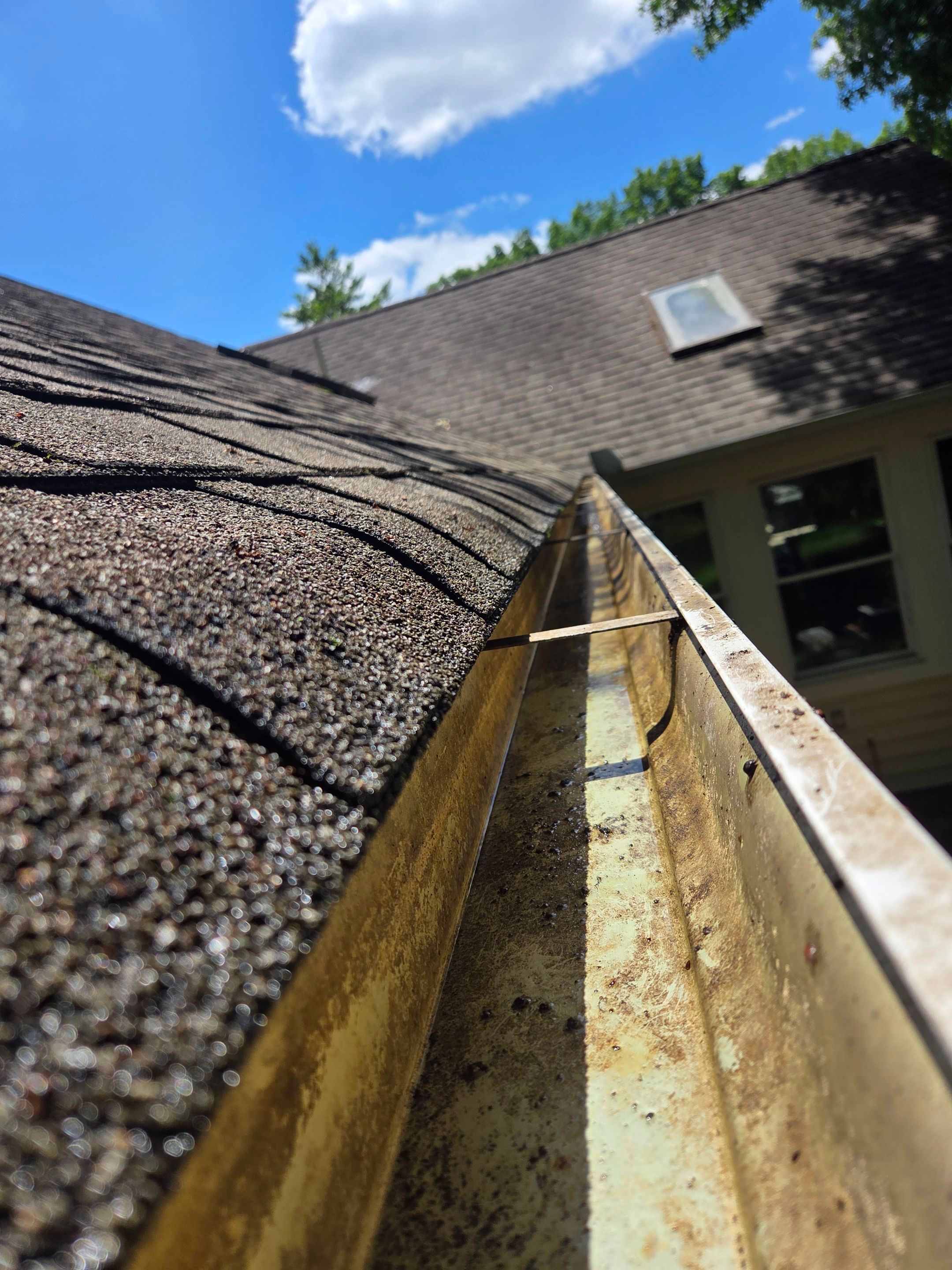 Comprehensive Gutter Cleaning and Pressure Washing Service in Crossville, TN by Affordable Pros