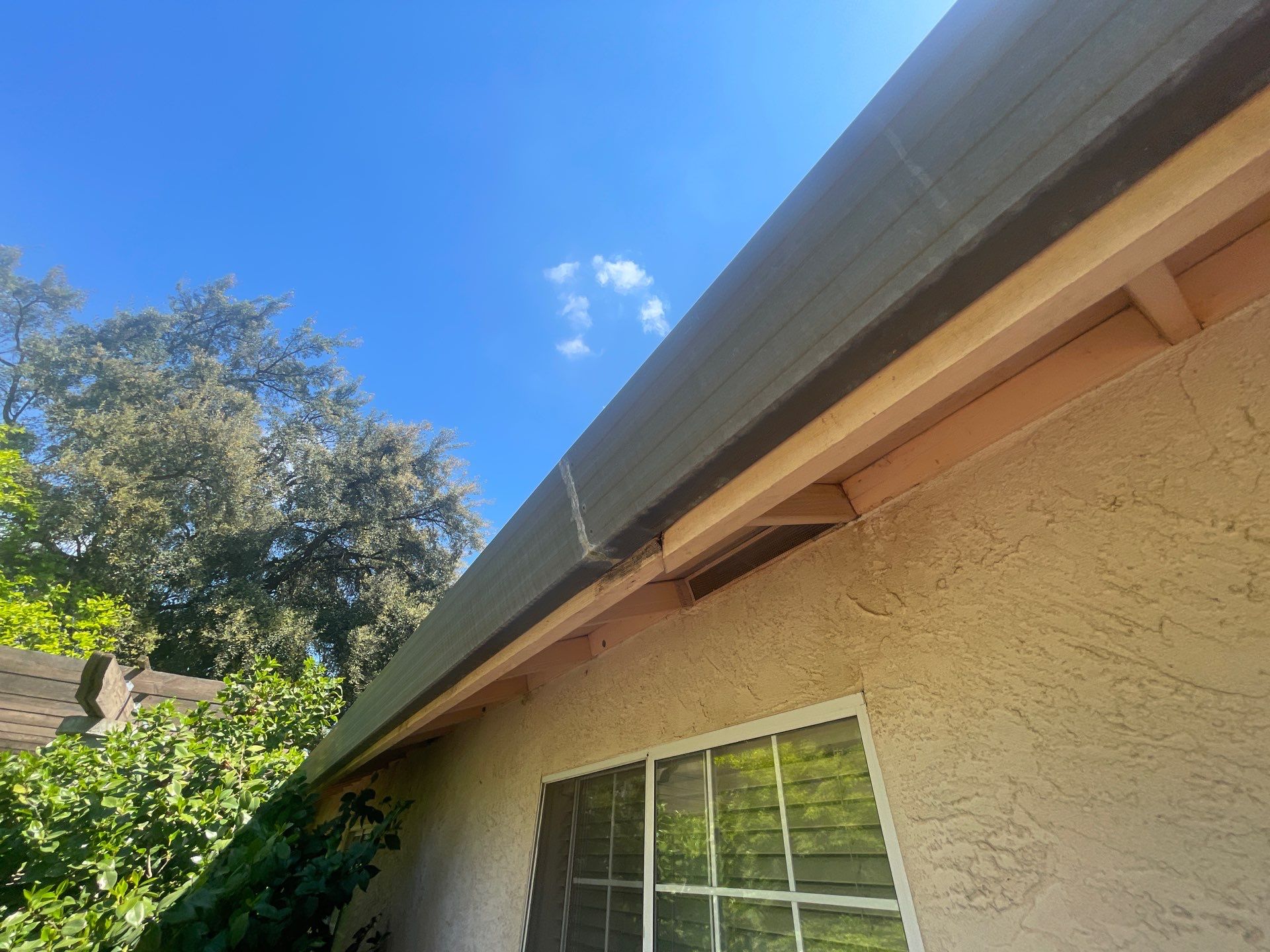 Presidential shingle roof by Straight Edge Roofing Inc