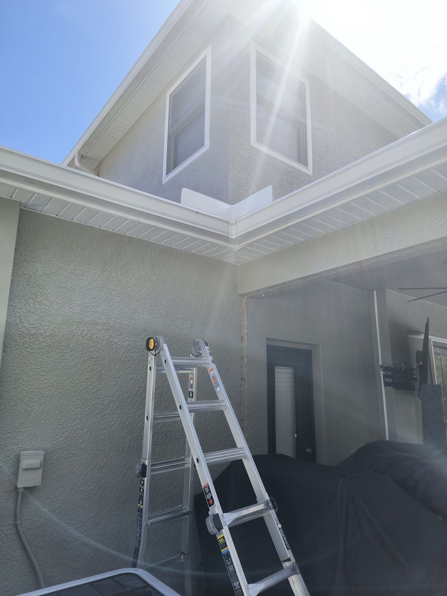 White 6'' Seamless K-style Gutters and Downspouts in Wesley Chapel, FL by Gutter Professors