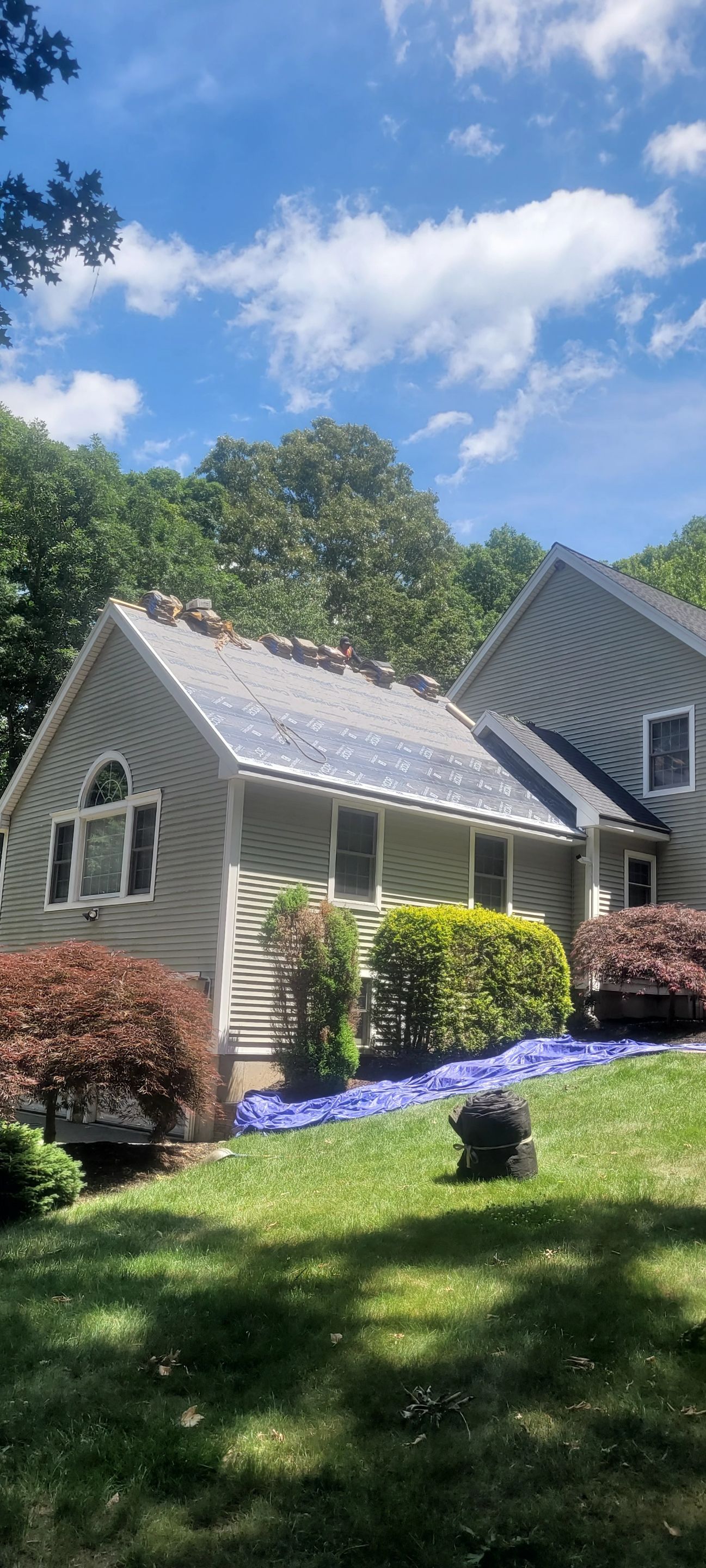 Homeowners in East Hampton, CT get a new roof by DiGiorgi by DiGiorgi Roofing and Siding Inc