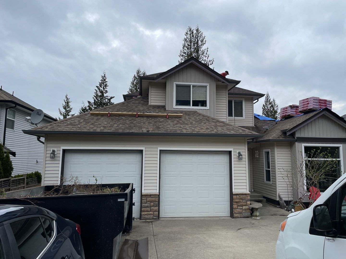 Residential Roofing Installation using OC Oakridge shingles by Top Notch Roofing Inc