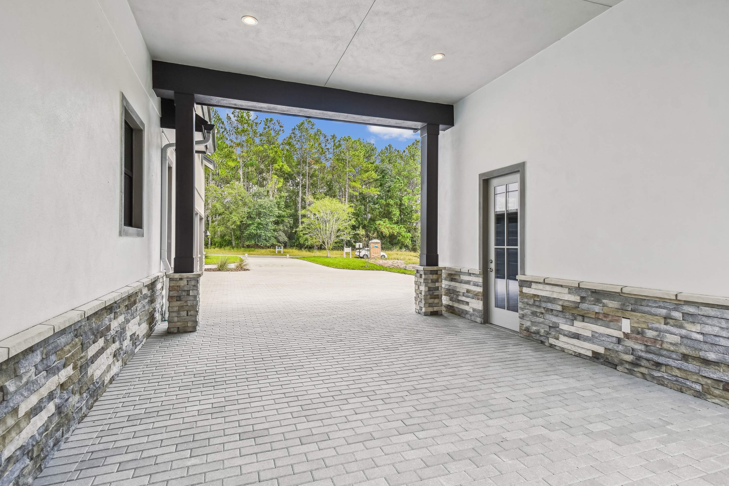 Custom Obsidian by Lyons Heritage Tampa, LLC