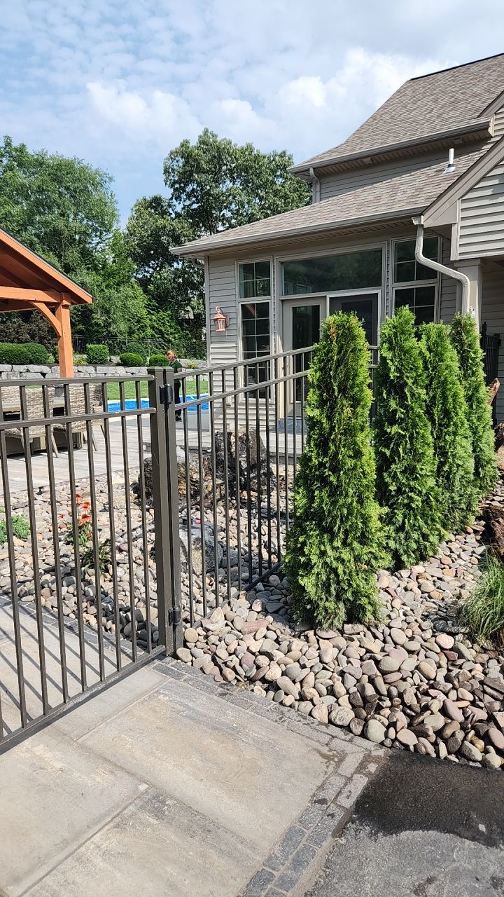 Goss PROJECT by Potted Luck Landscape