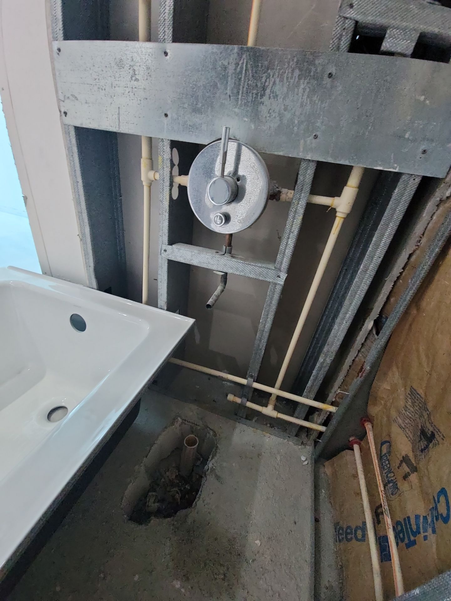 Modern High-Rise Interior Renovation and Custom Tile Installation in Miami by Picos Construction Engineering