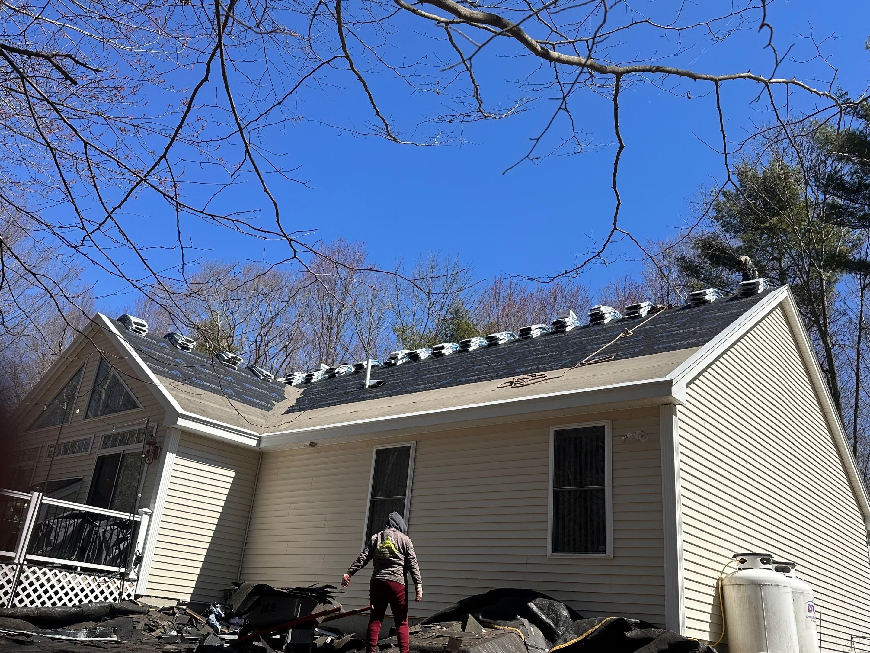 Vinyl Siding and Asphalt Roofing Replacement in Deerfield by Tall pine roofing