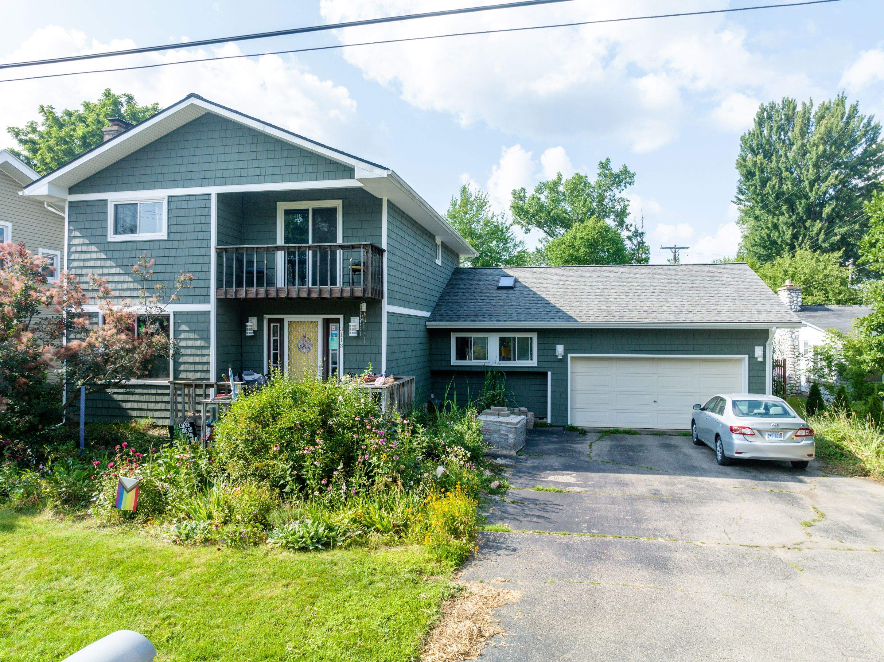 Siding Installation using CertainTeed Cedar Impressions by Bloomfield Construction & Restoration