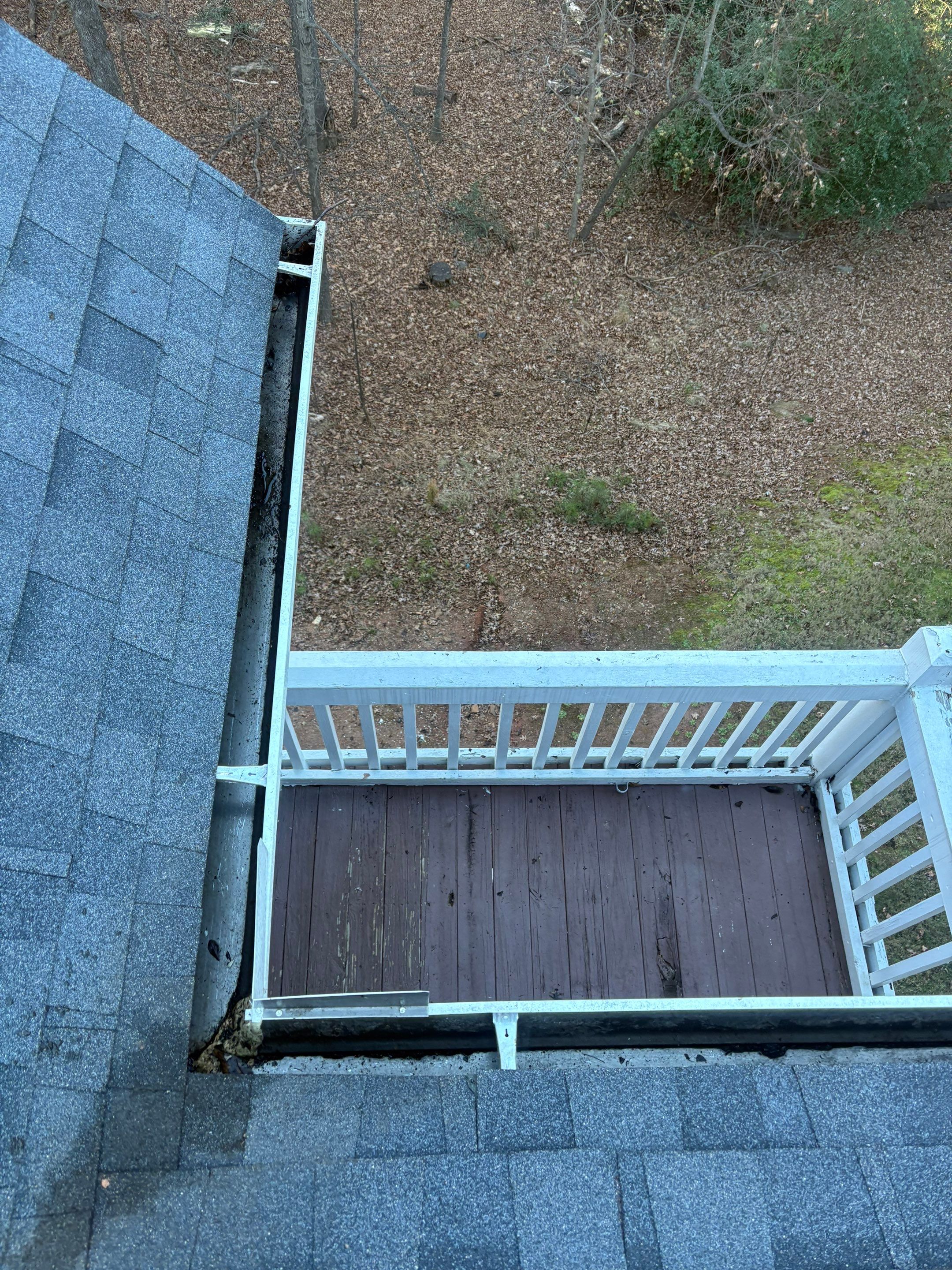 Commercial gutter cleaning Alpharetta & Roswell after photo with clean gutters