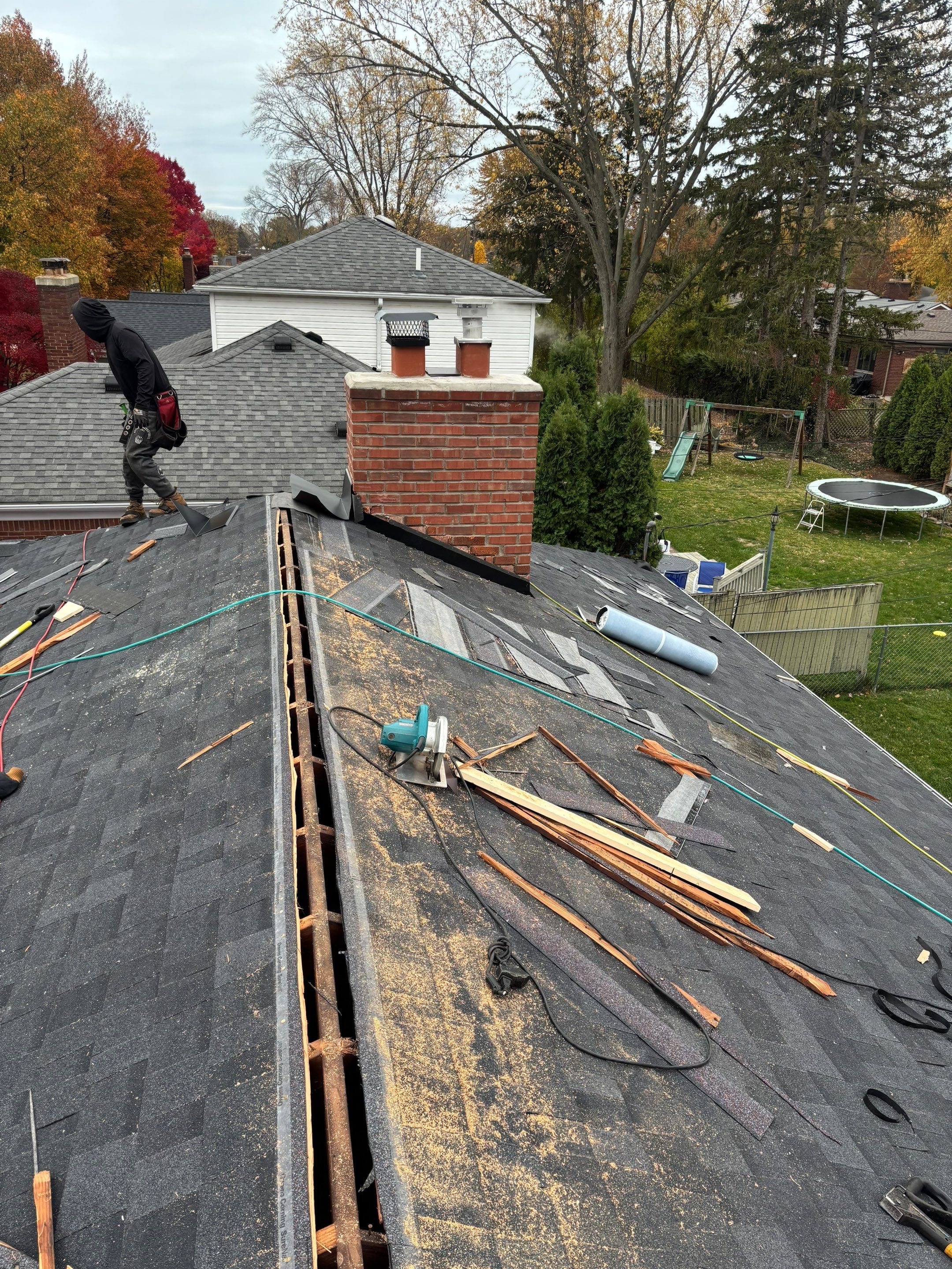 Roof Replacement using Owens Corning Onyx Black by 180 Contractors