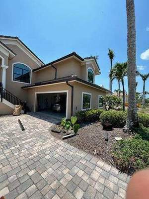 Bronze Seamless Gutters using bronze gutters in Sanibel FL