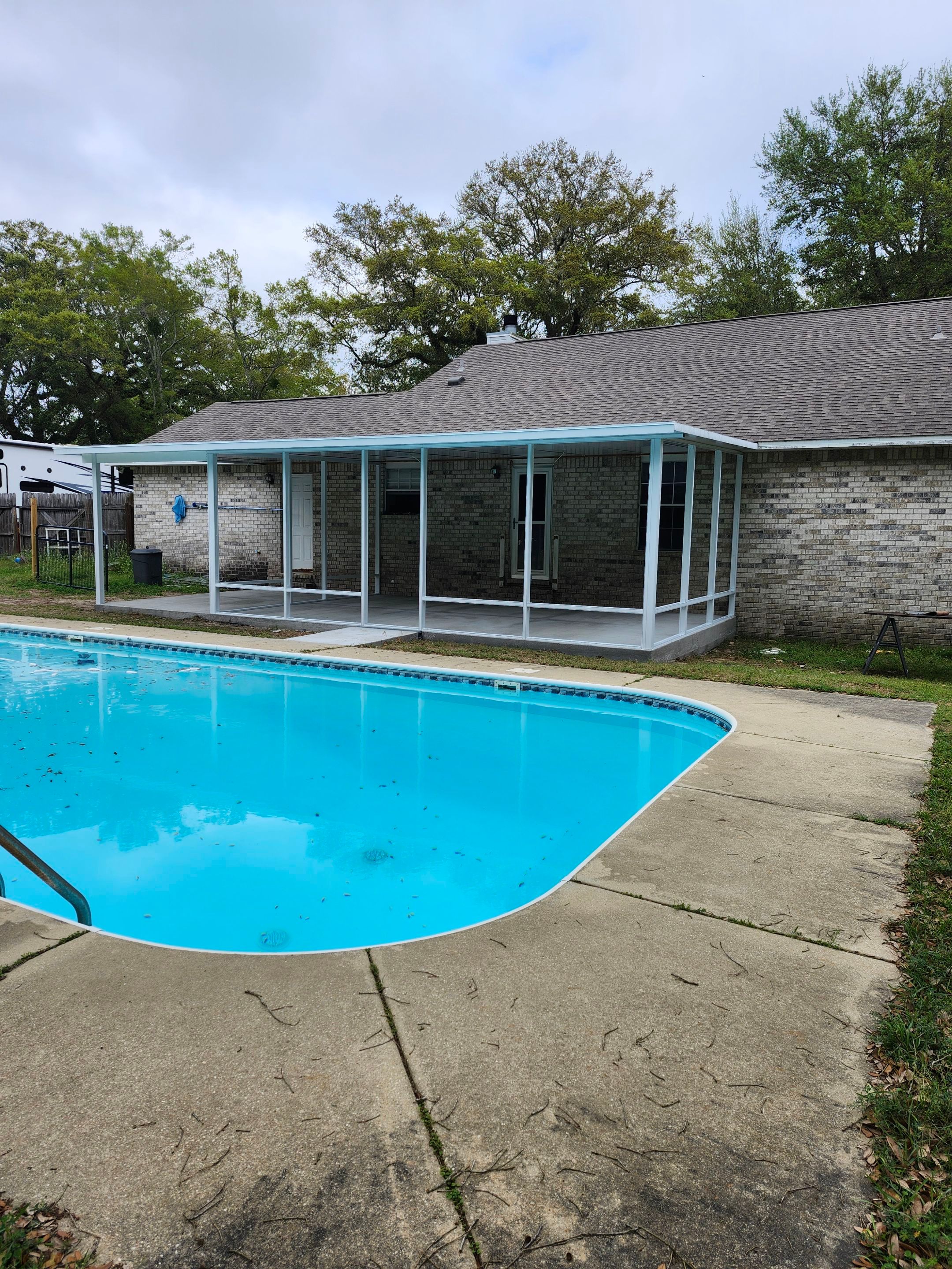 Poolside Screen Room in Pace by Titan Sunrooms