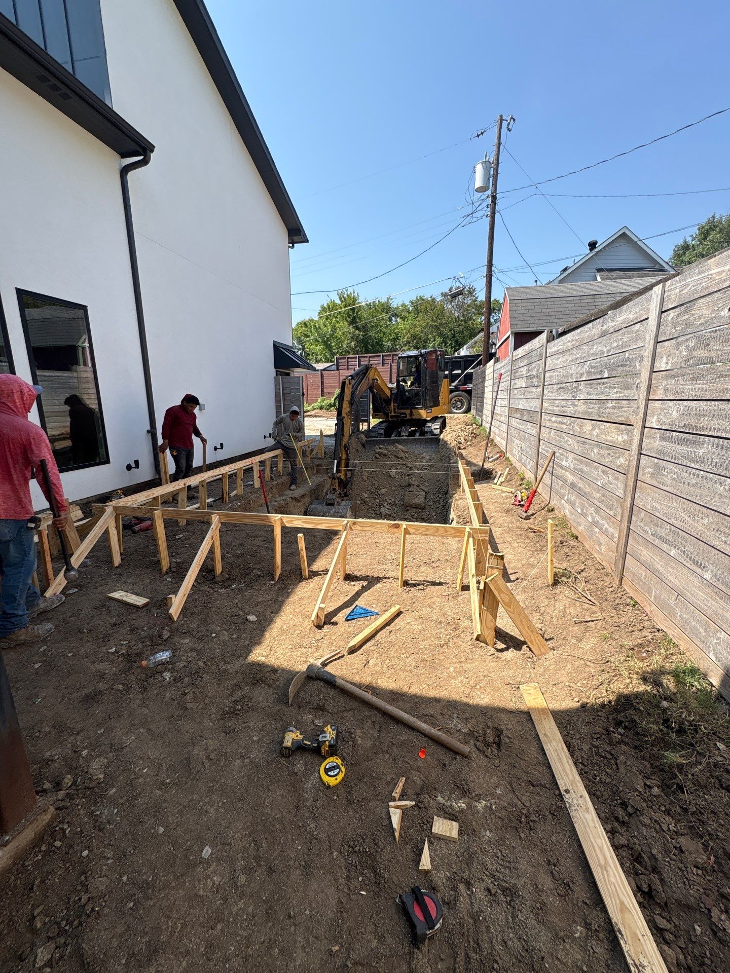 Modern Raised Spool by Pinnacle Pools and Spas - DFW