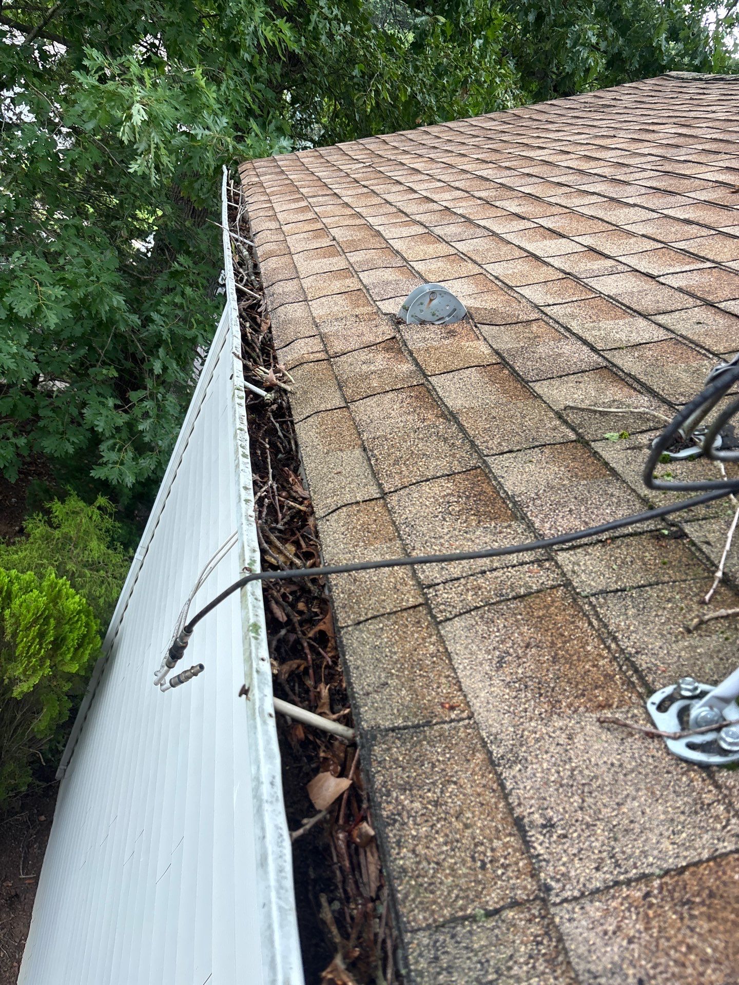 Gutter Cleaning in Freehold, NJ by Clearview Washing