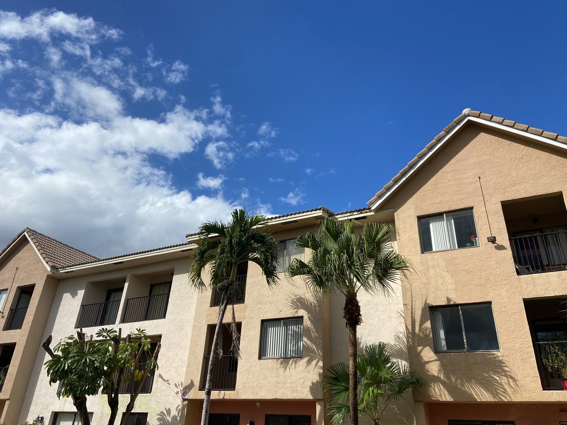 Commercial Roof Cleaning Coral Springs by BKB Pressure Cleaning LLC