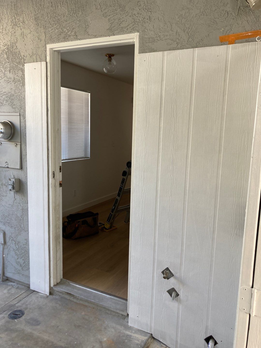 Siding, Paint, Blinds & Smoke Detectors by Andre Handyman