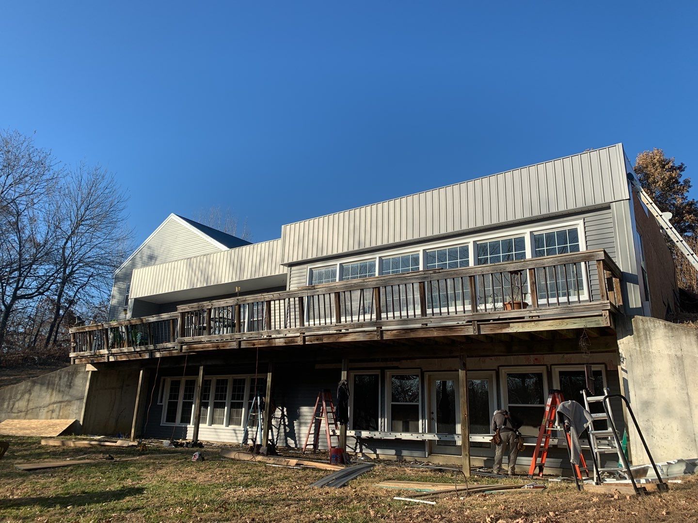 Contemporary house Siding Installation using Mastic Premium Vinyl siding  by EEC  Windows, Siding & Roofing 