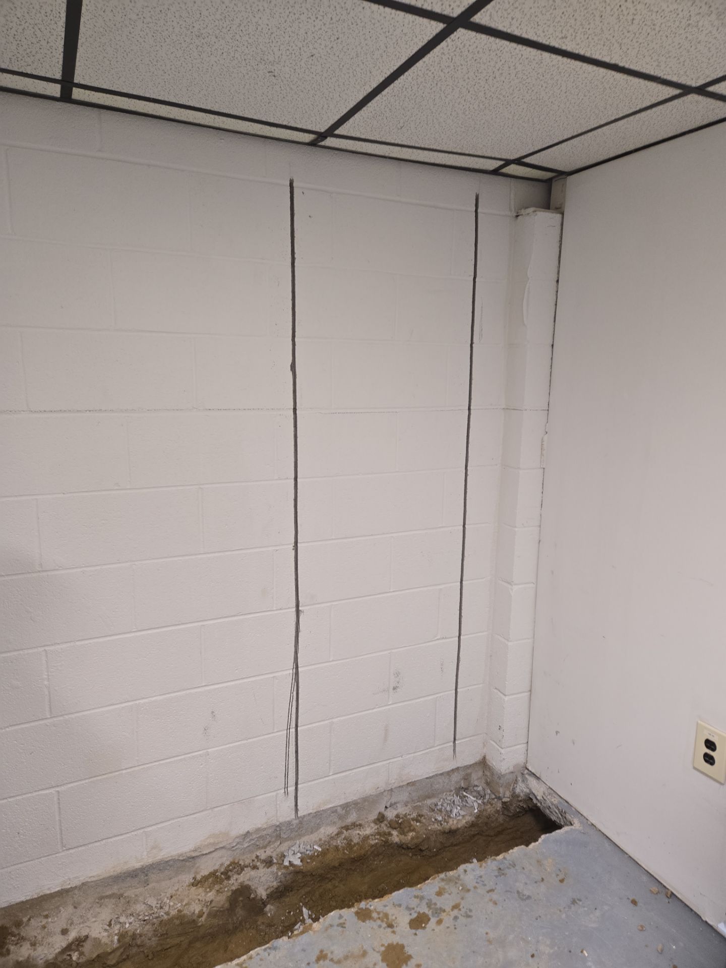 Interior Basement Waterproofing System with Embedded Fiber Reinforcement by Toledo Basement Repair 