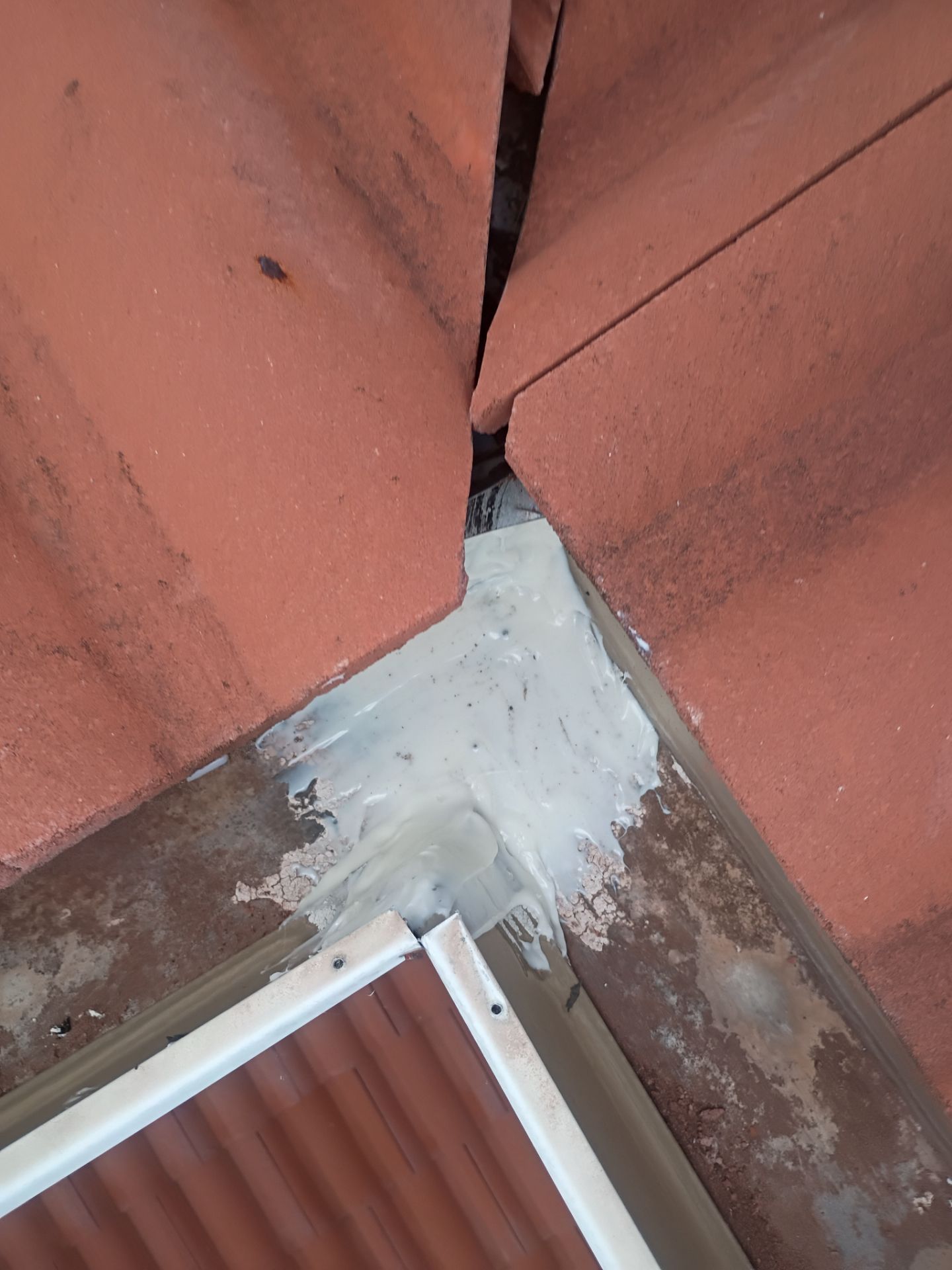 Aluminum Seamless Gutters using seal gutters in Fort Myers FL by Gutter Professors