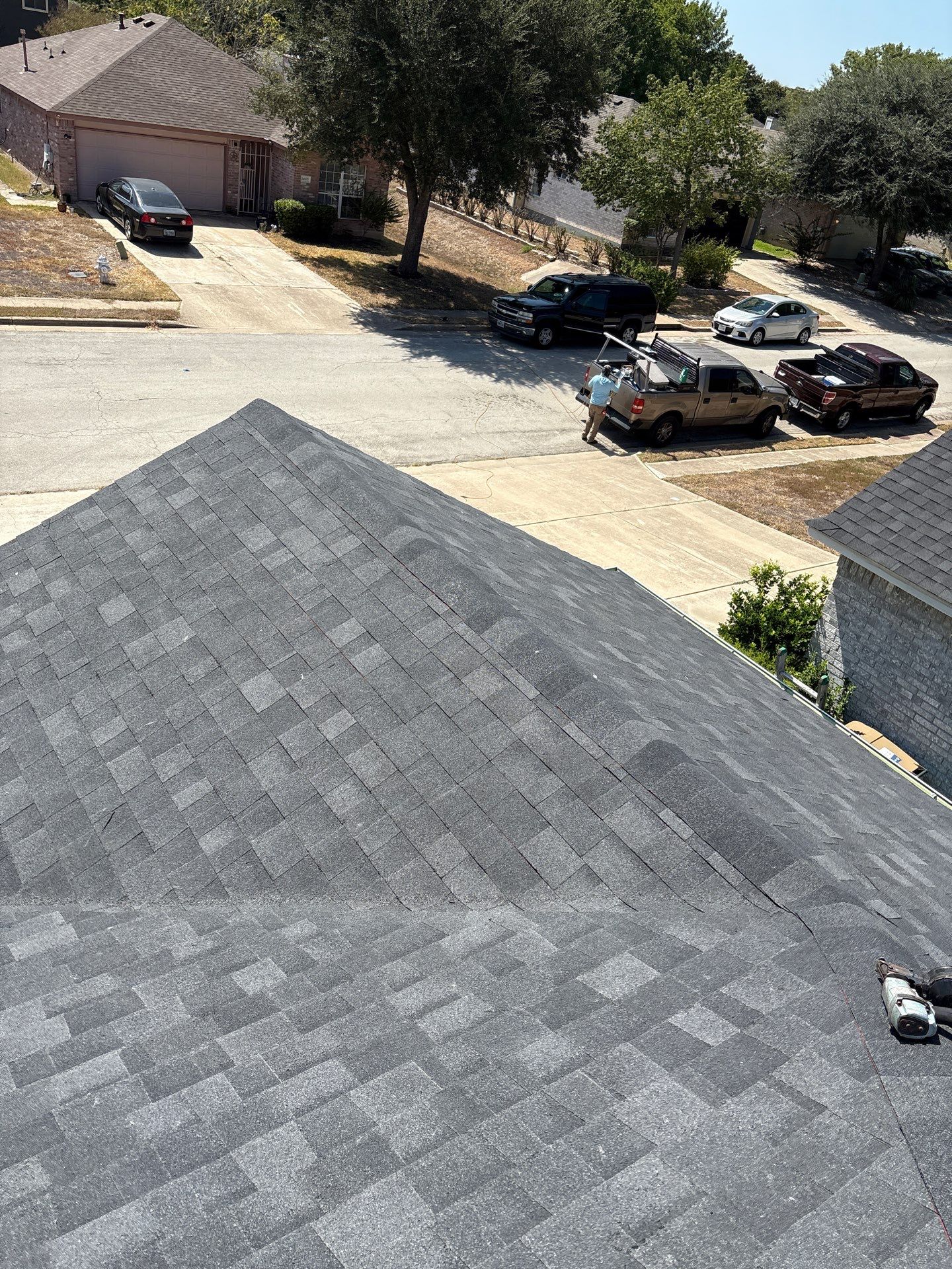 Owens Corning Oakridge Architectural Shingles - Onyx Black by DeZign Roofing & Exteriors