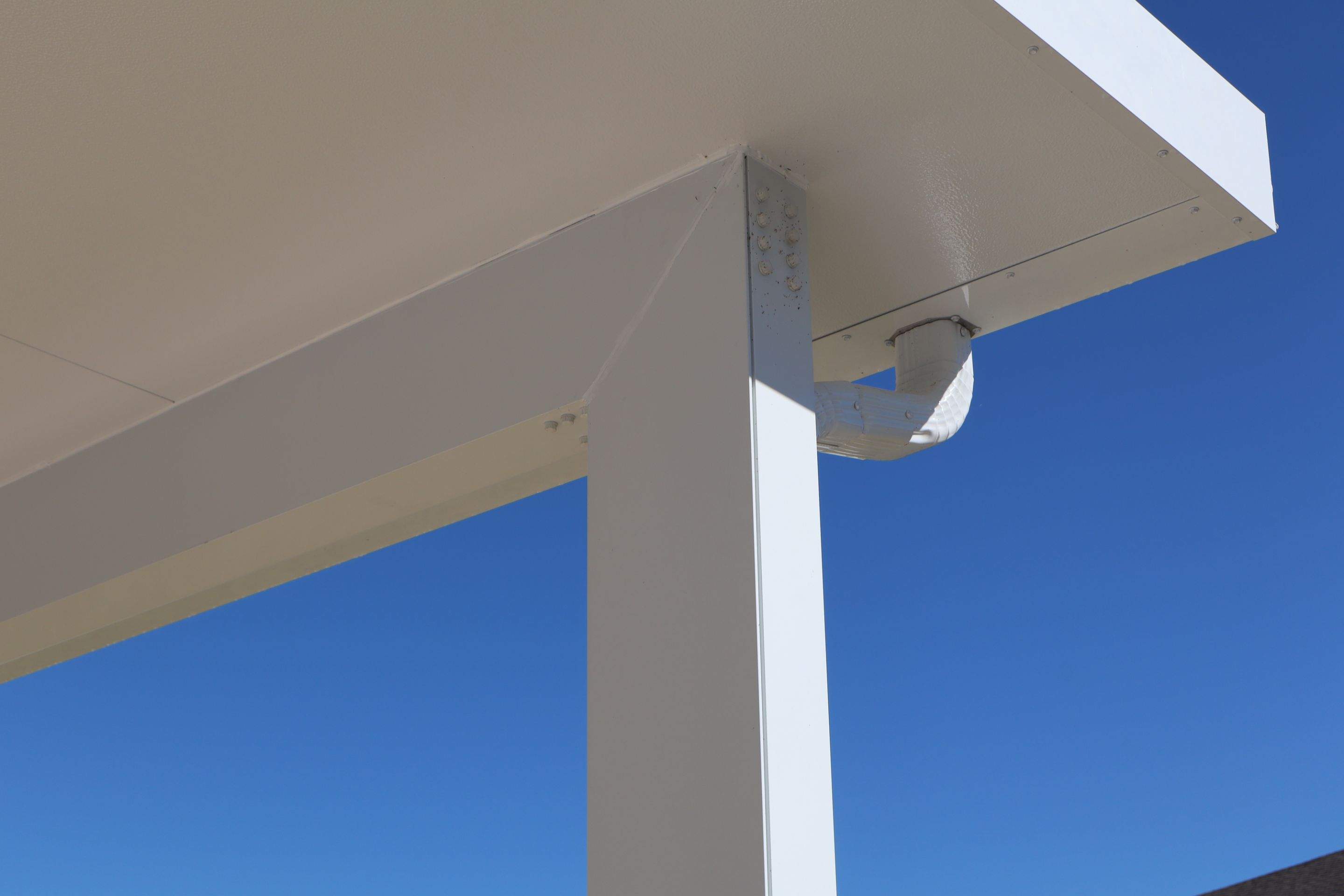 Patio cover and pavers  using Aluminum  by Orlando pergolas 