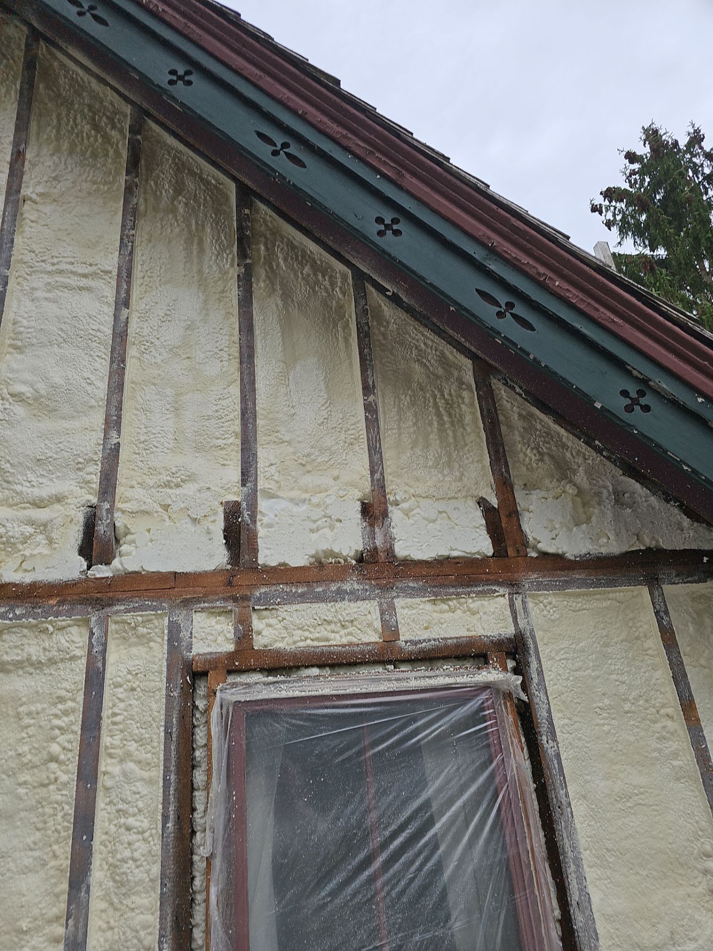 Siding Installation using Closed Cell Spray Foam by NYS Foam & Energy