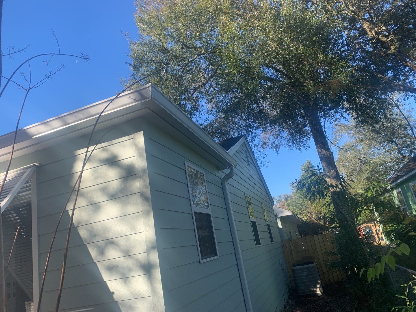 White Seamless Gutters for Panama City FL Homes by Gutter Professors