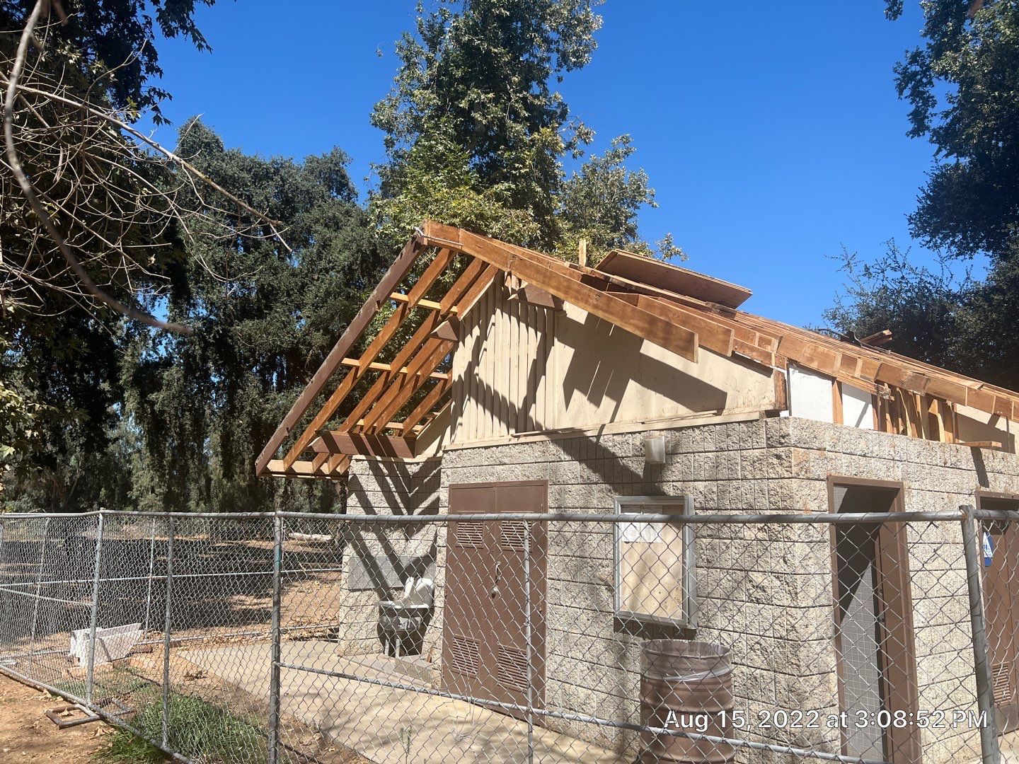 Metal roofing installation using Standing seam metal roofing system by Straight Edge Roofing Inc