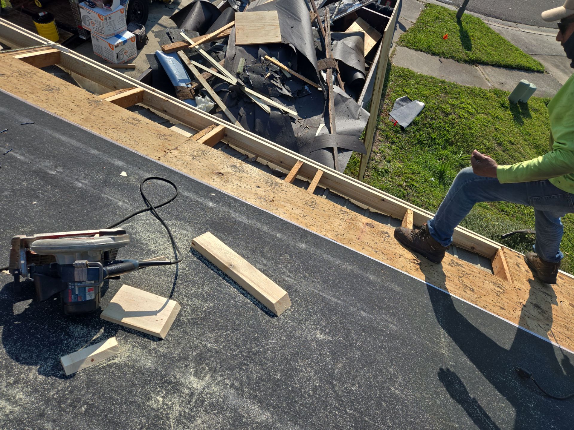 Project in Largo 33773 by Mitchell Roofing Company LLC 