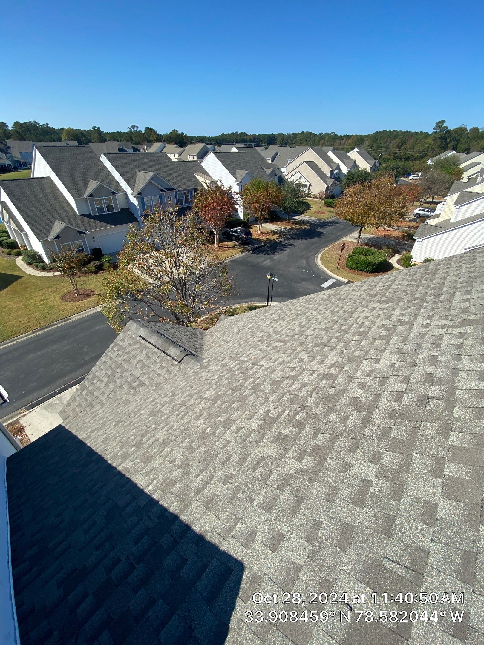 GAF HDZ - Weathered Wood by Linta Roofing Inc
