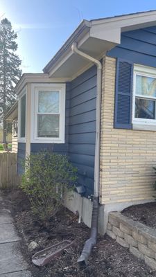 Turtle Shell gutter protection installation in Wheaton, IL 60189, photograph 4