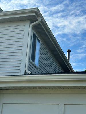 Turtle Shell gutter protection installation in Elgin, IL 60123, photograph 11