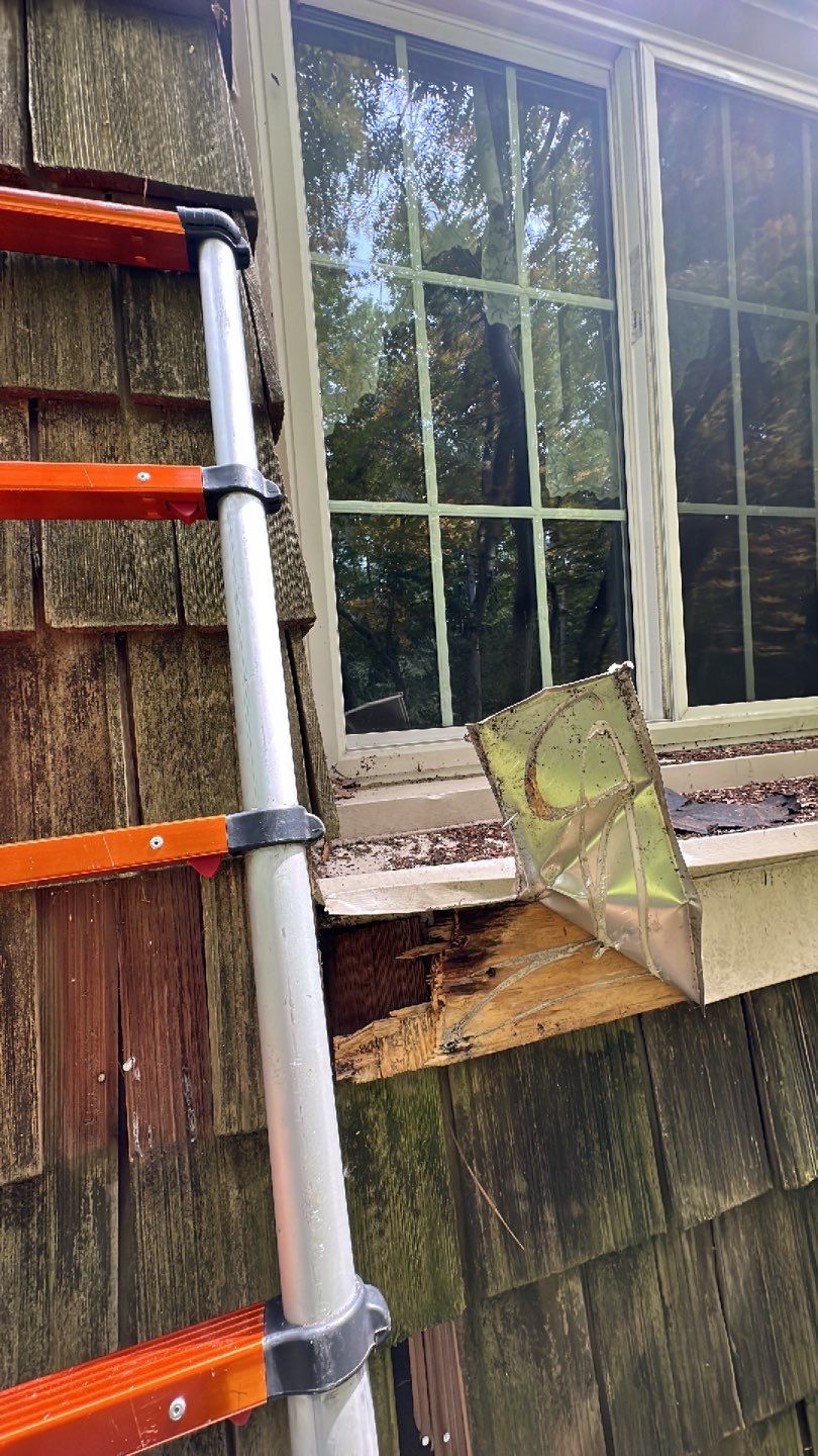 Fairfax Station: CertainTeed Landmark Pro Designer Shingles in Max Def Resawn Shake by RM Banning, Inc.