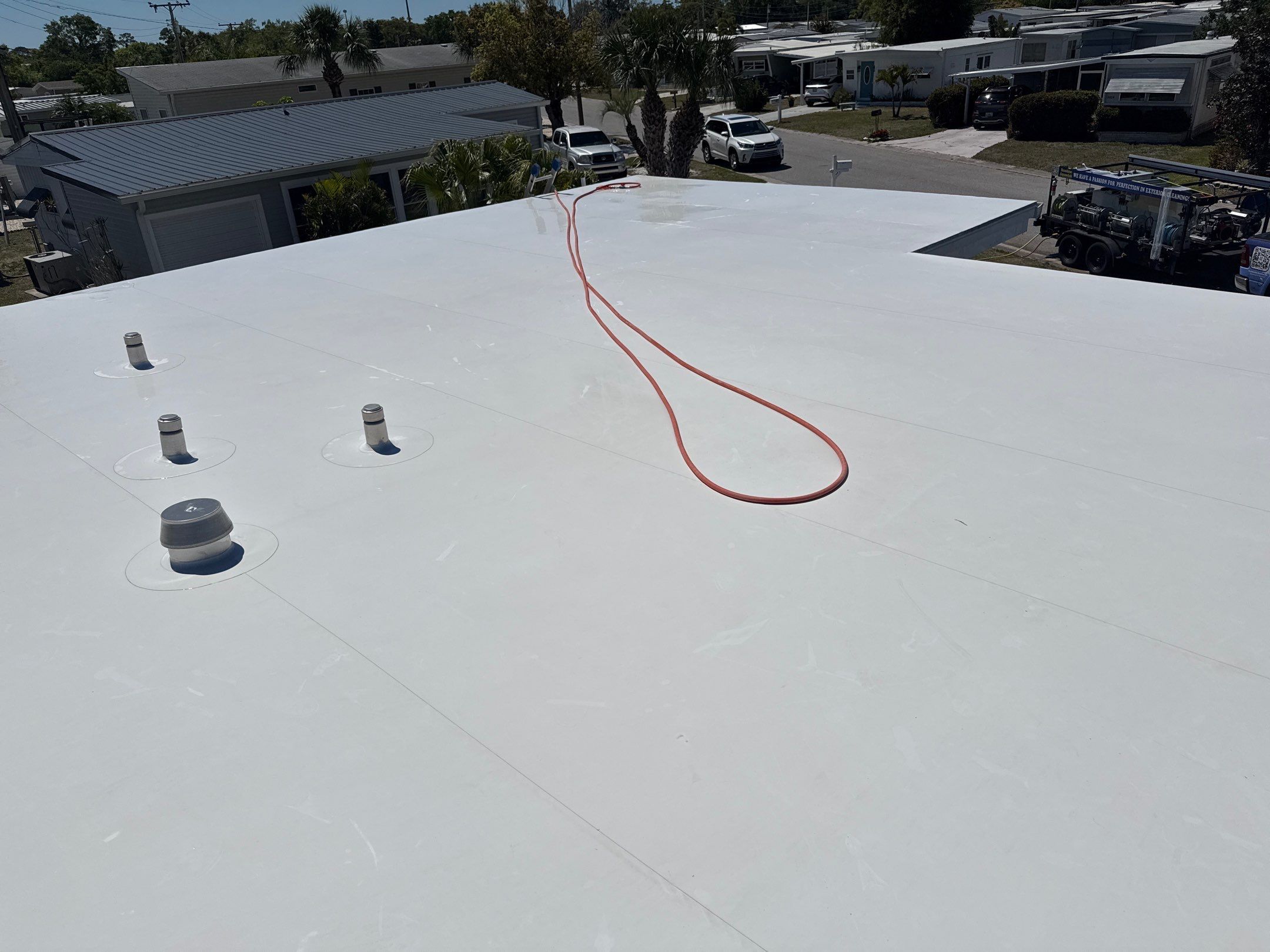 TPO Roof Cleaning – Tri-Par Estates, Sarasota, FL (5-Star Review) by Sunshine AquaWash