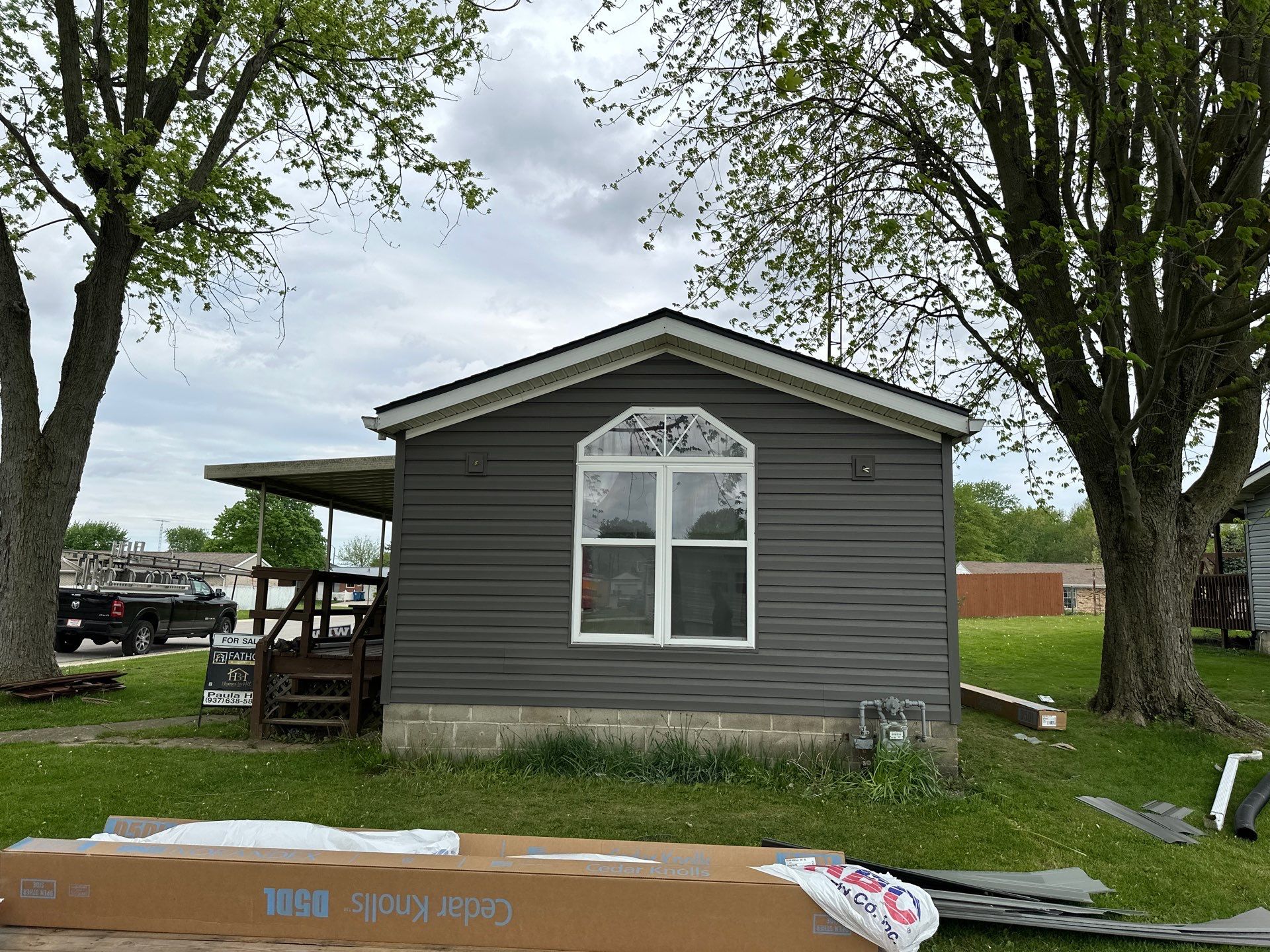 Roof and Siding Replacement using Norandex Cedar Knoll Graphite Siding and Owens Corning Durations in Onyx Black by WIW Enterprises Inc