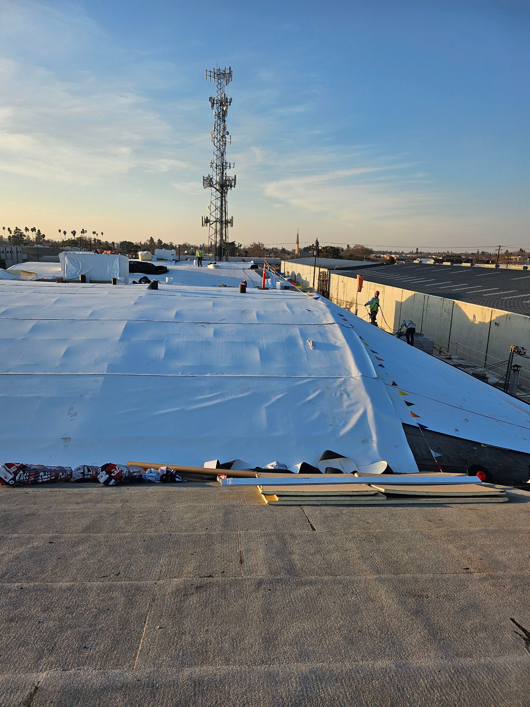 TPO single-ply roofing system using GAF Single-ply TPO 60 mil with 1.5 inch ISO board insulation by Straight Edge Roofing Inc