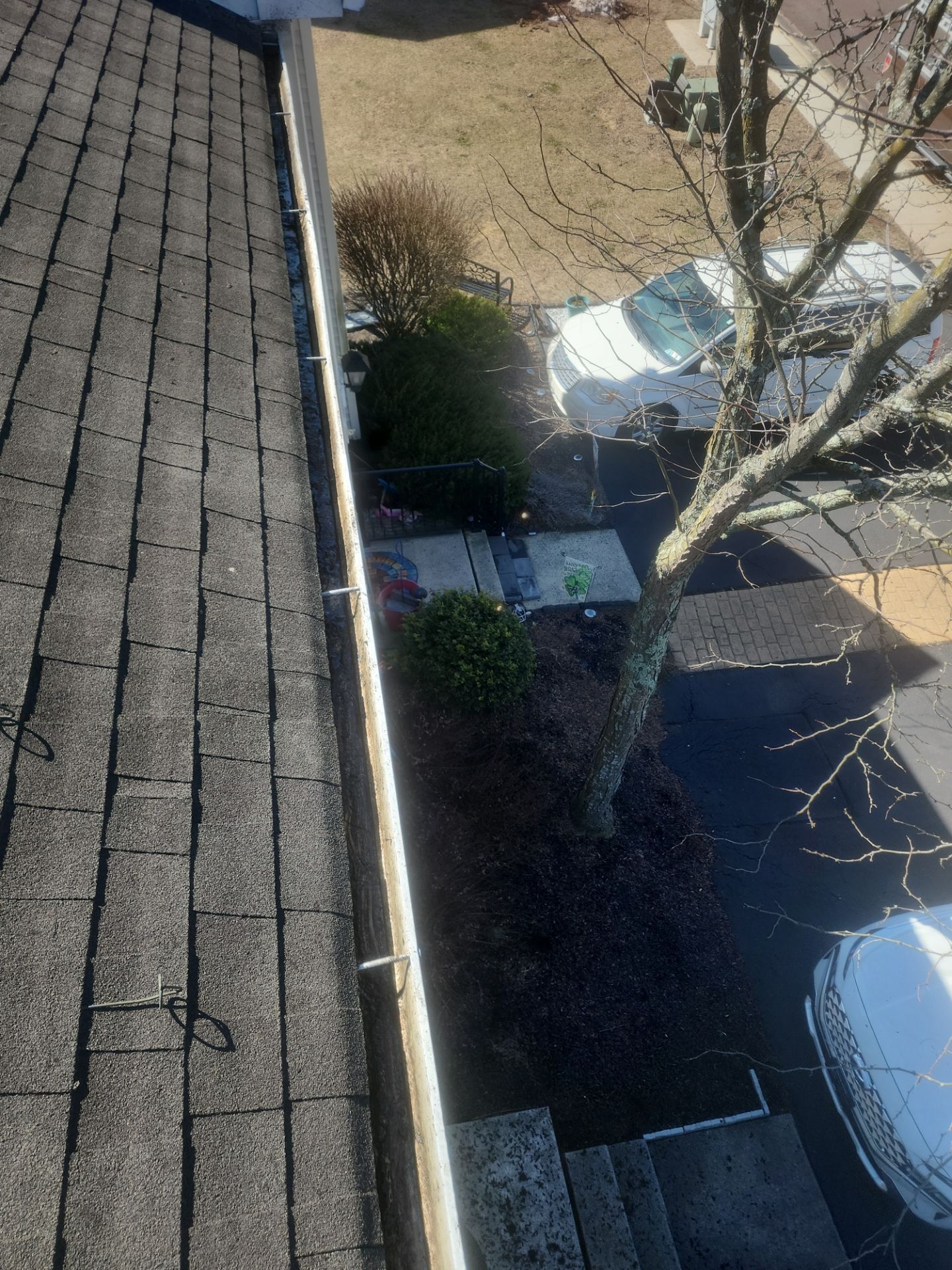 Commercial gutter cleaning Allentown & Bethlehem after photo with clean gutters