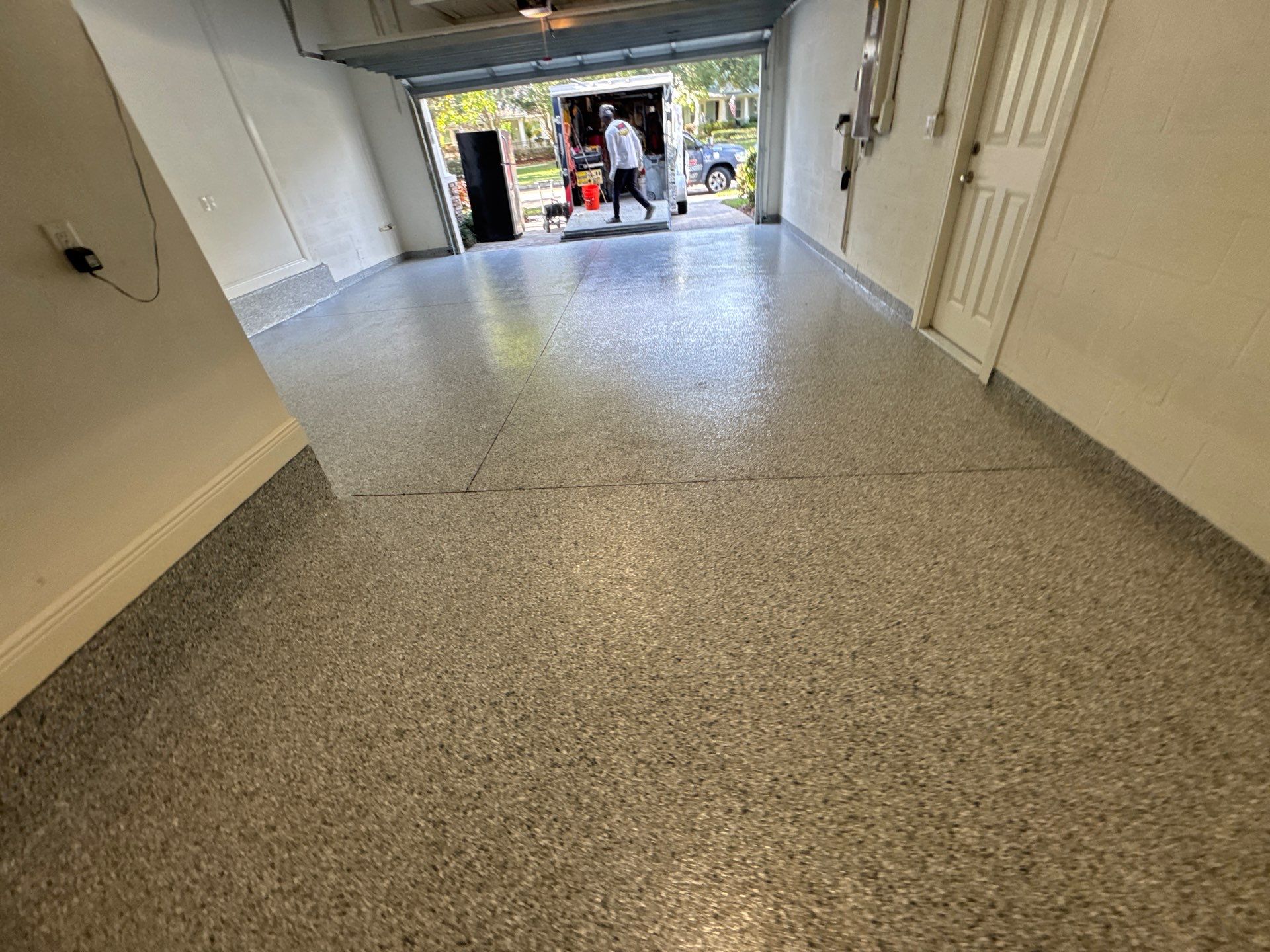 Tidal Wave Flake with Custom Seamless Stem Walls by Performance Floors & Coating