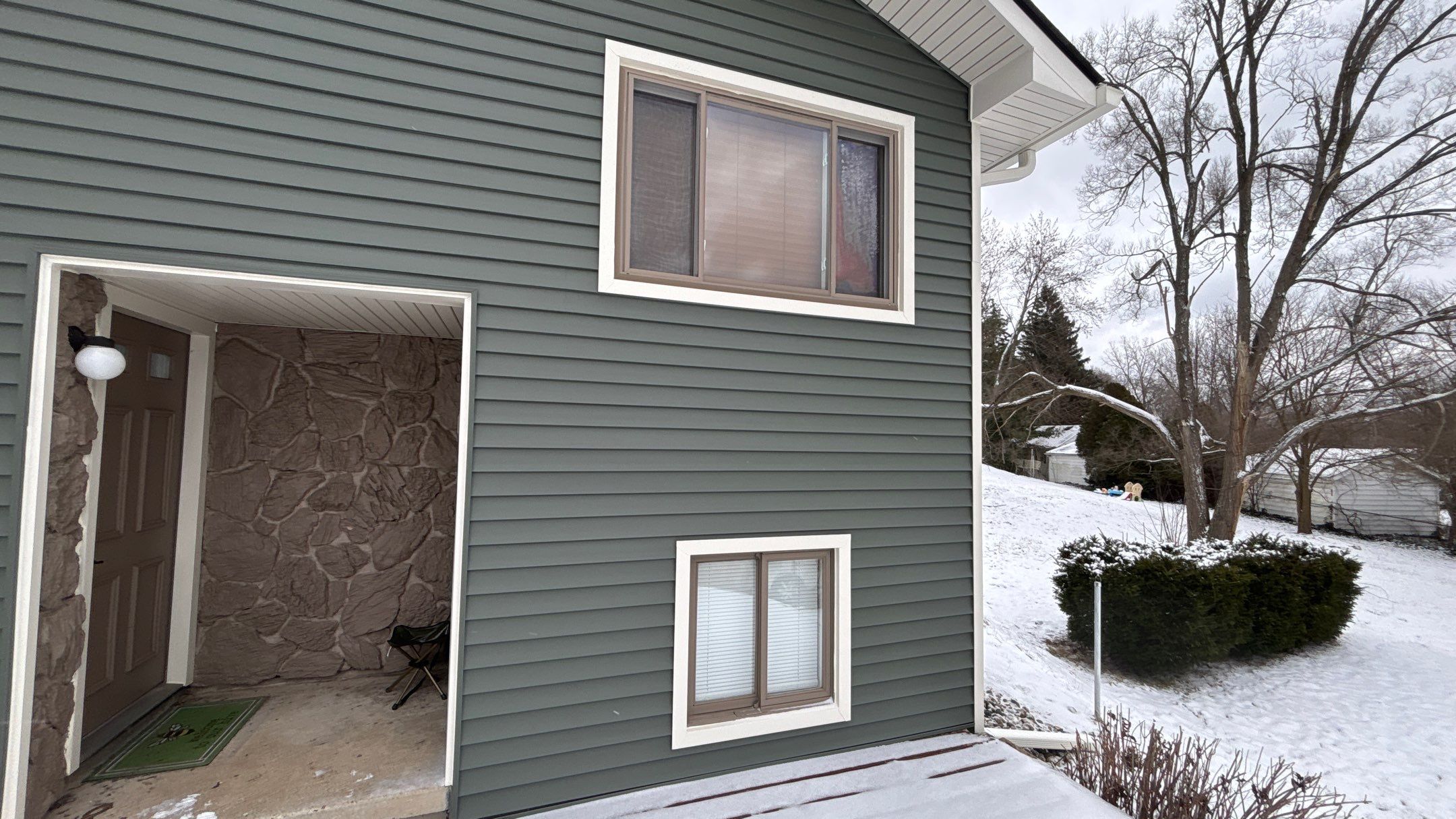 Siding Replacement using Alside Charter Oak D4.5" by 180 Contractors