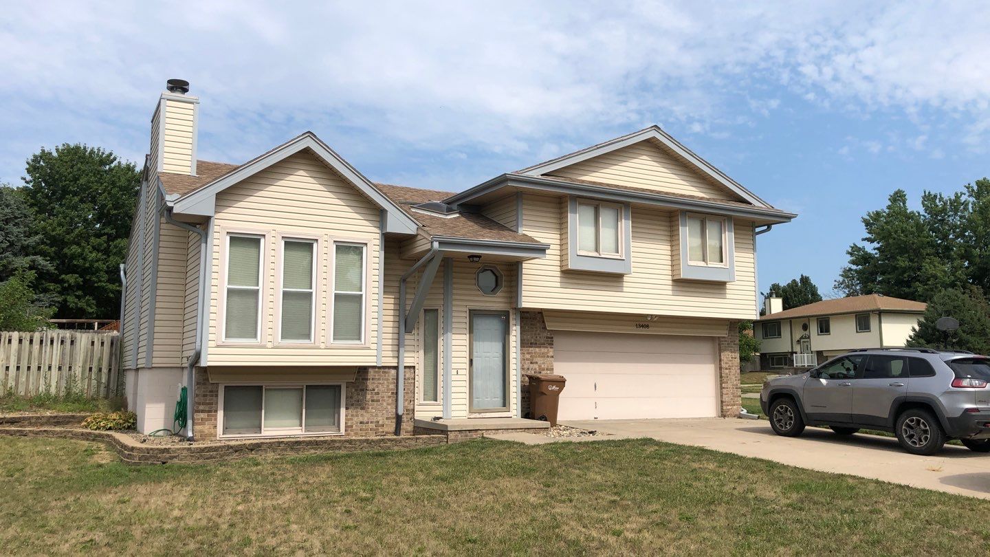 Hail Damage Re-roof in Omaha, NE by White Castle Roofing
