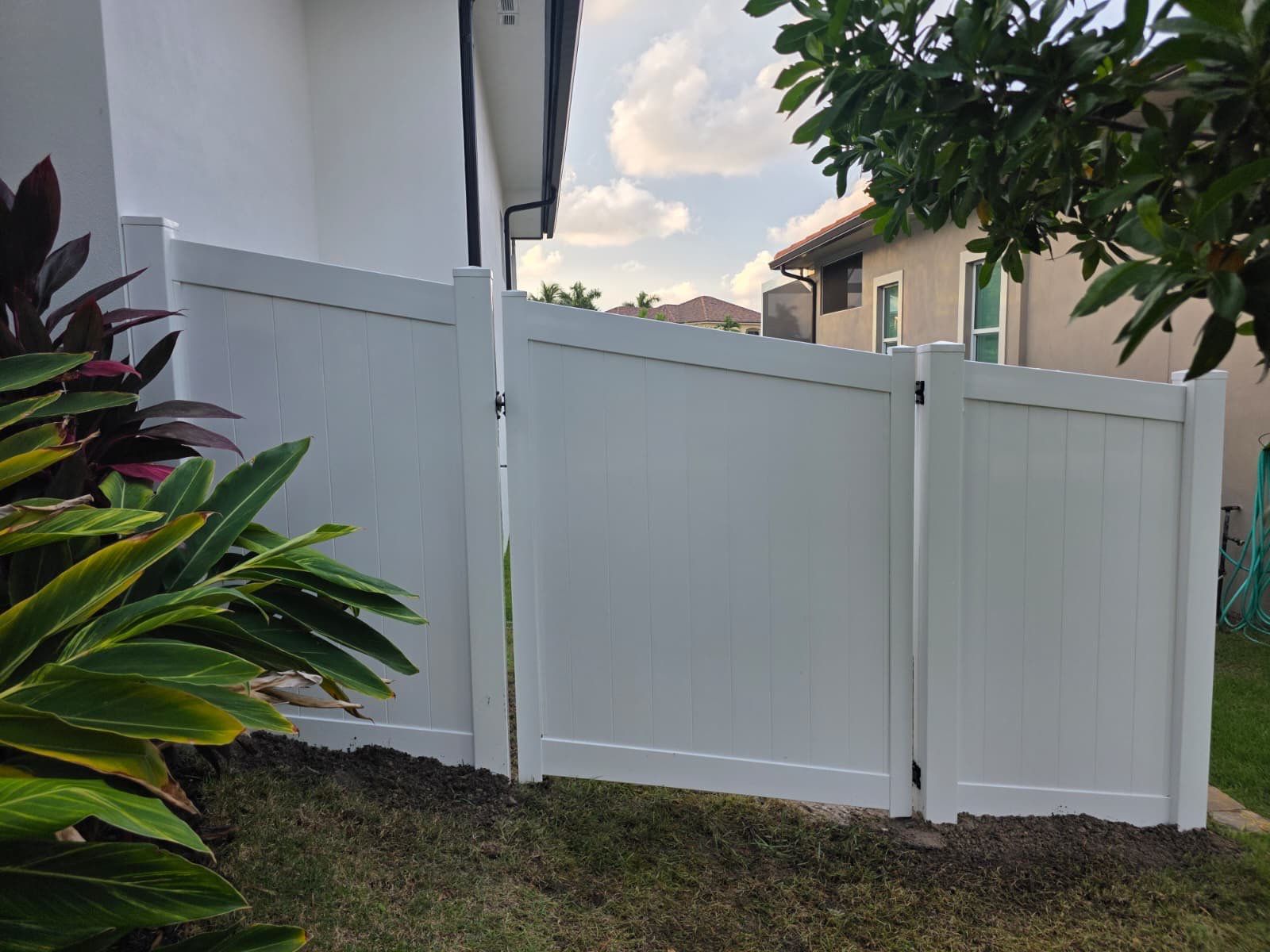 Marco Island Waterfront Vinyl Privacy Fence and Aluminum Railing by True Fence LLC