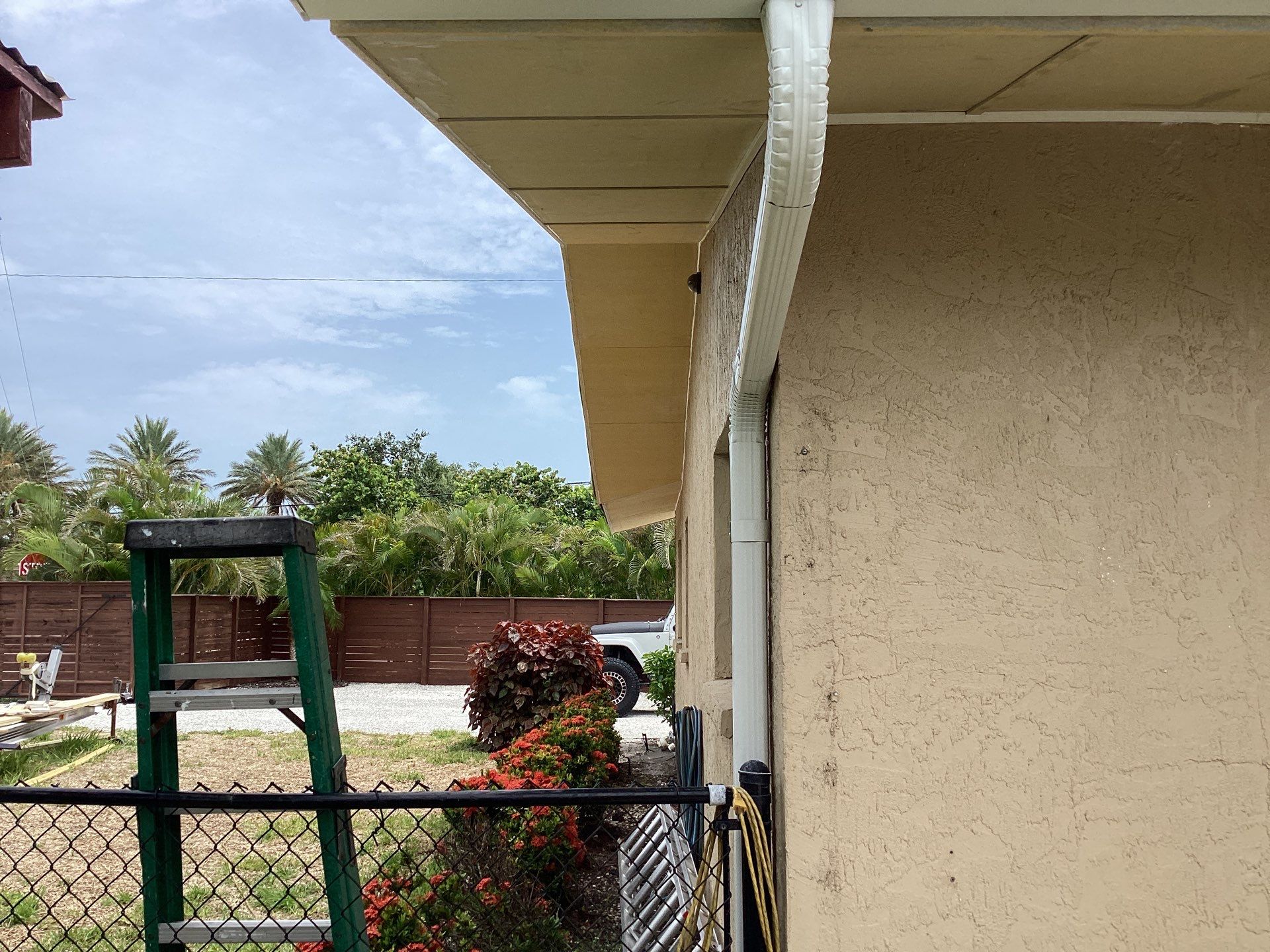 6-Inch Seamless Gutter Installation in Sarasota FL by Gutter Professor by Gutter Professors