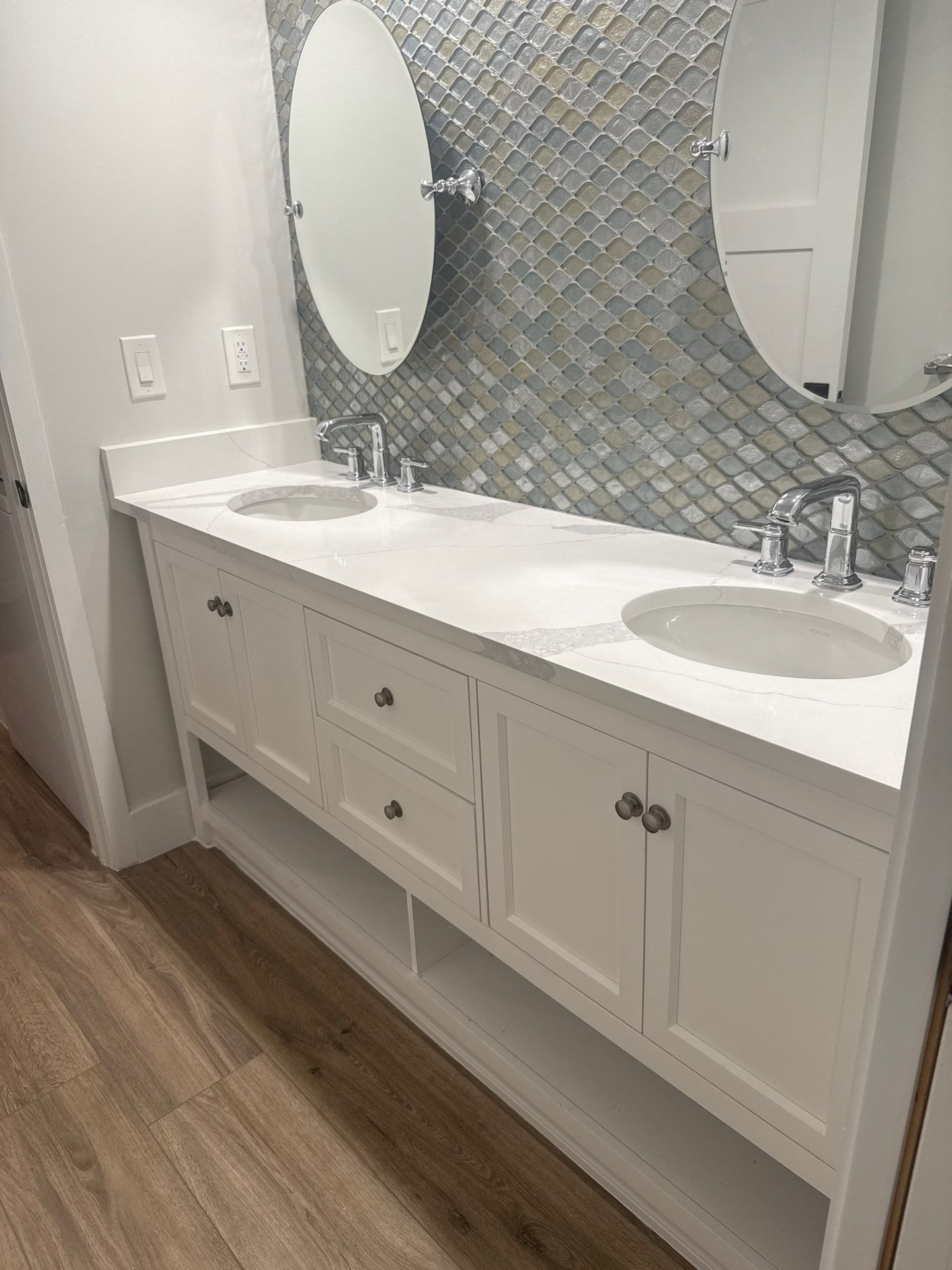 REMODELING POINTE SANTO E24 by TTS Remodeling corp & Genesis Restauration