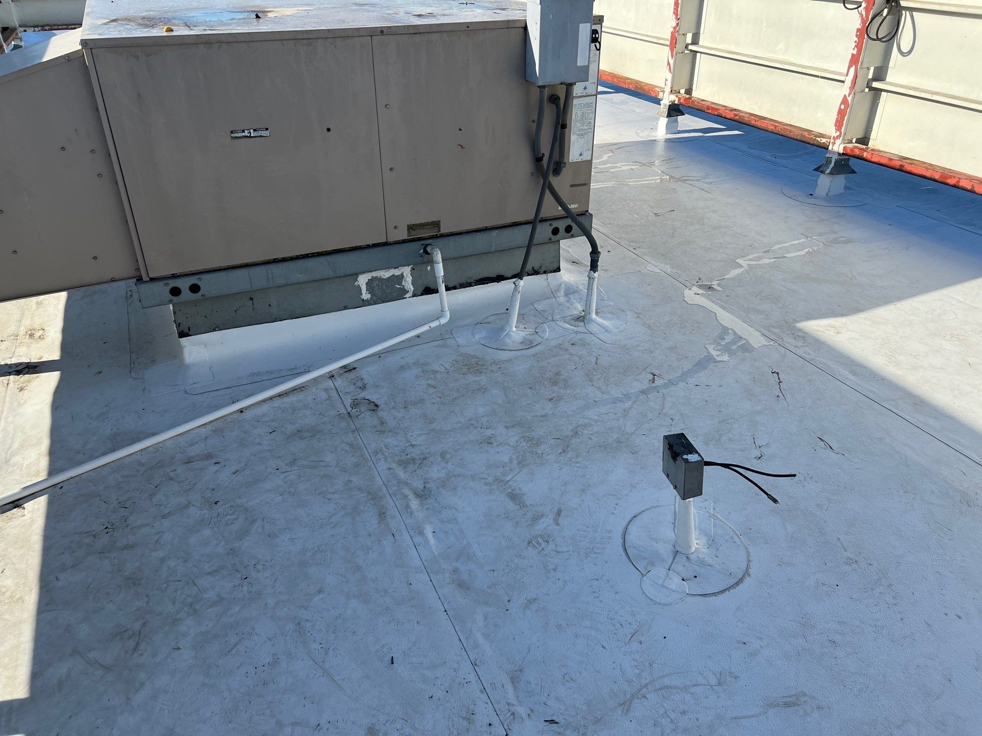 TPO single-ply roofing system using GAF Everguard 60 mil by Straight Edge Roofing Inc