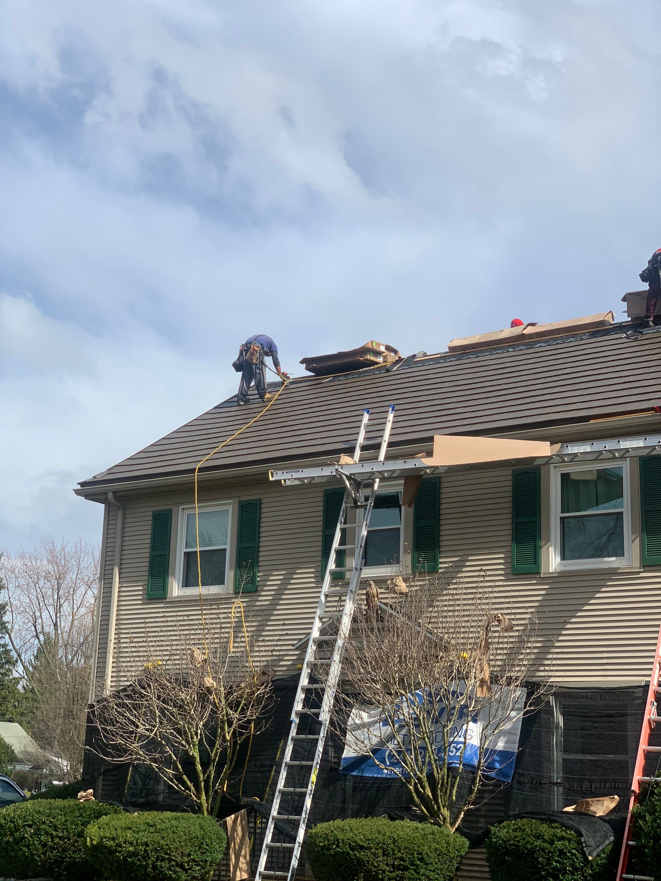 Residential Roofing Installation using Vic West Nothridge Slate by 4Ever Metal Roofing